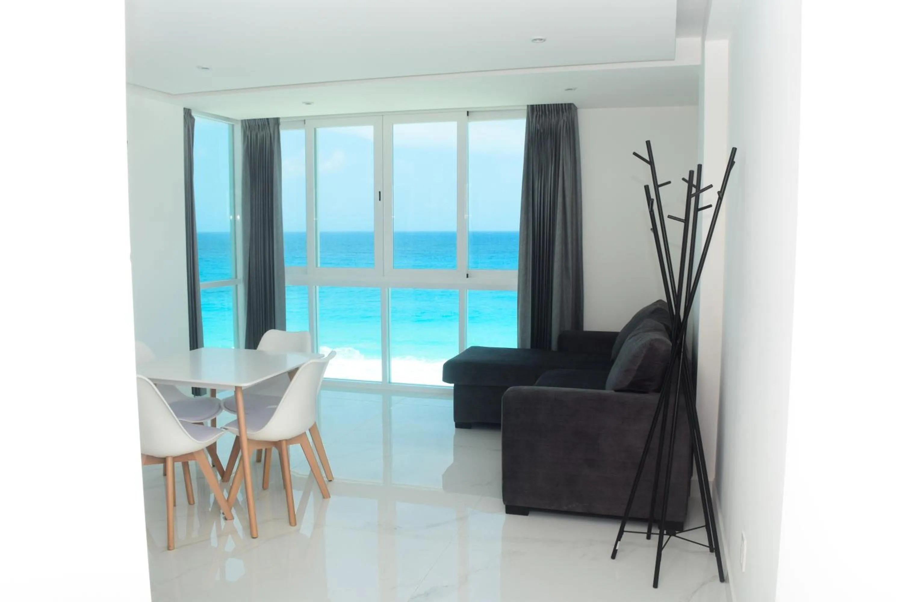 Nuevo estudio a pie de playa, vistas increibles, alberca, gym jacuzi, seguridad, 3503