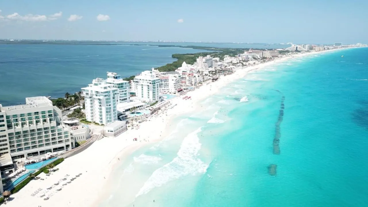 Bird's eye view in Nuevo estudio a pie de playa, vistas increibles, alberca, gym jacuzi, seguridad, 3503