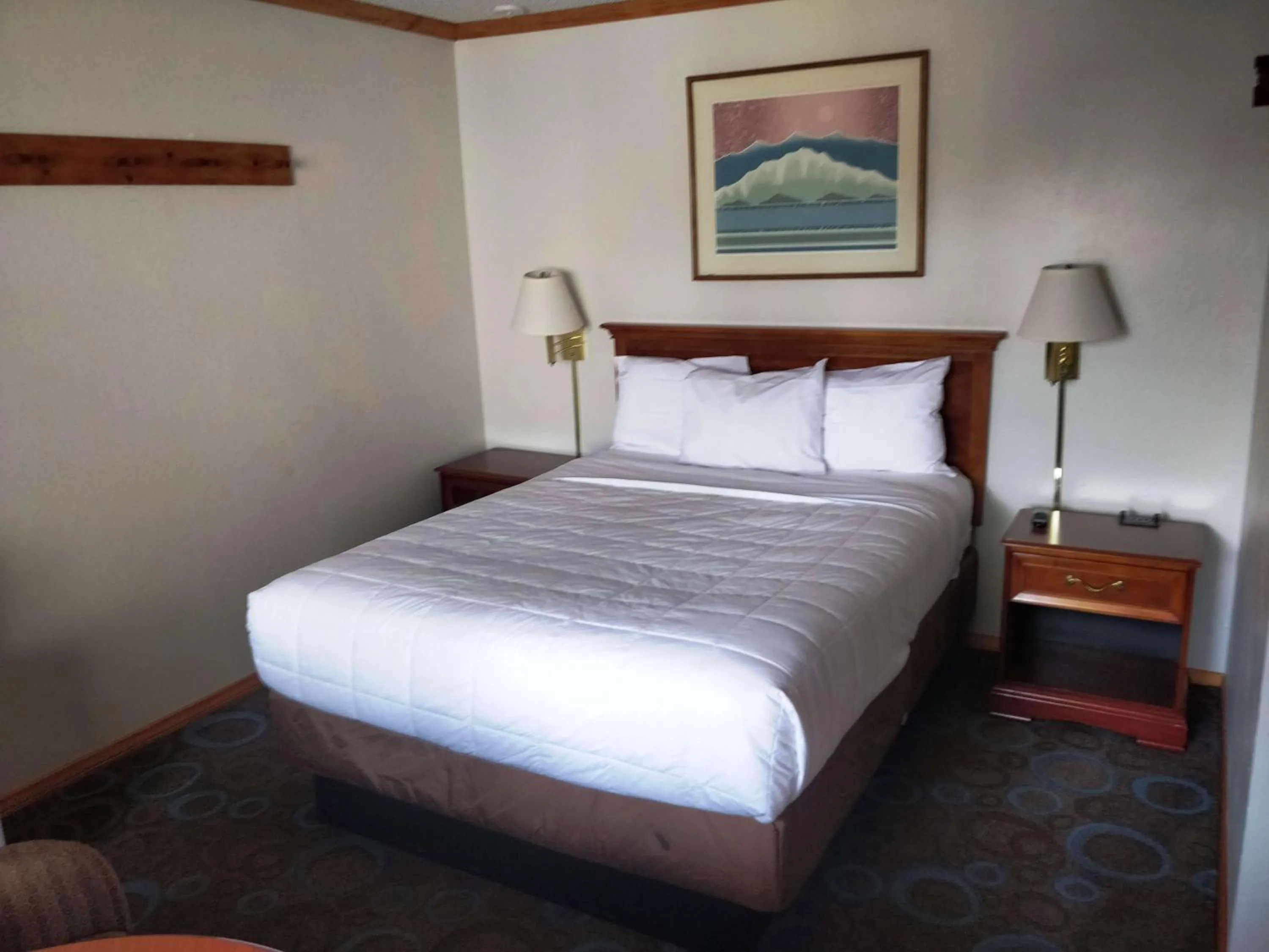 Bed in Ventura Grand Inn