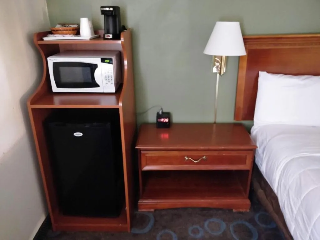 Bed in Ventura Grand Inn