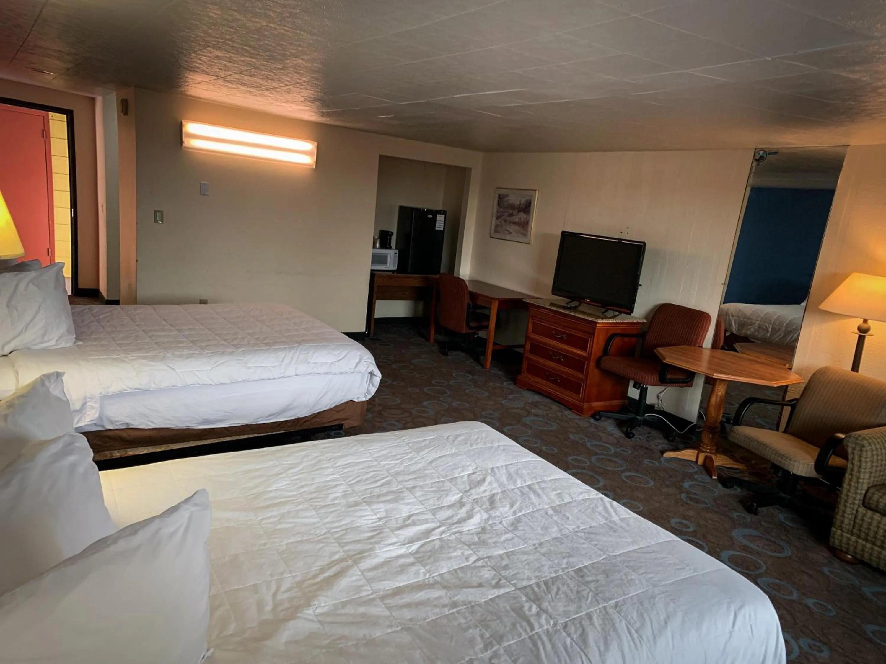 Bed in Ventura Grand Inn