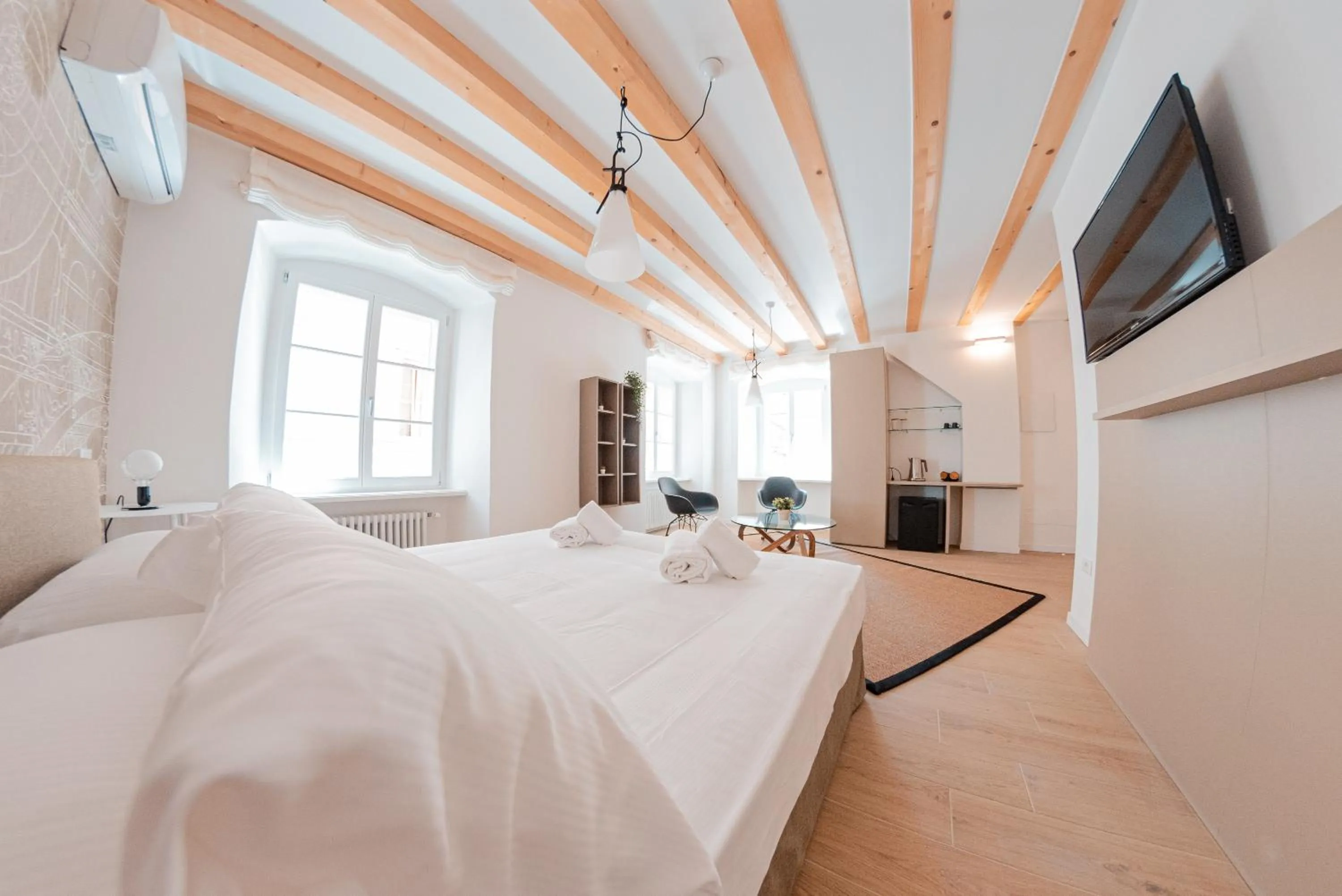 Photo of the whole room, Bed in Tergestroom & boutique apartments