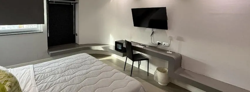 Communal lounge/ TV room, Bed in HOTEL QUADRIFOGLIO