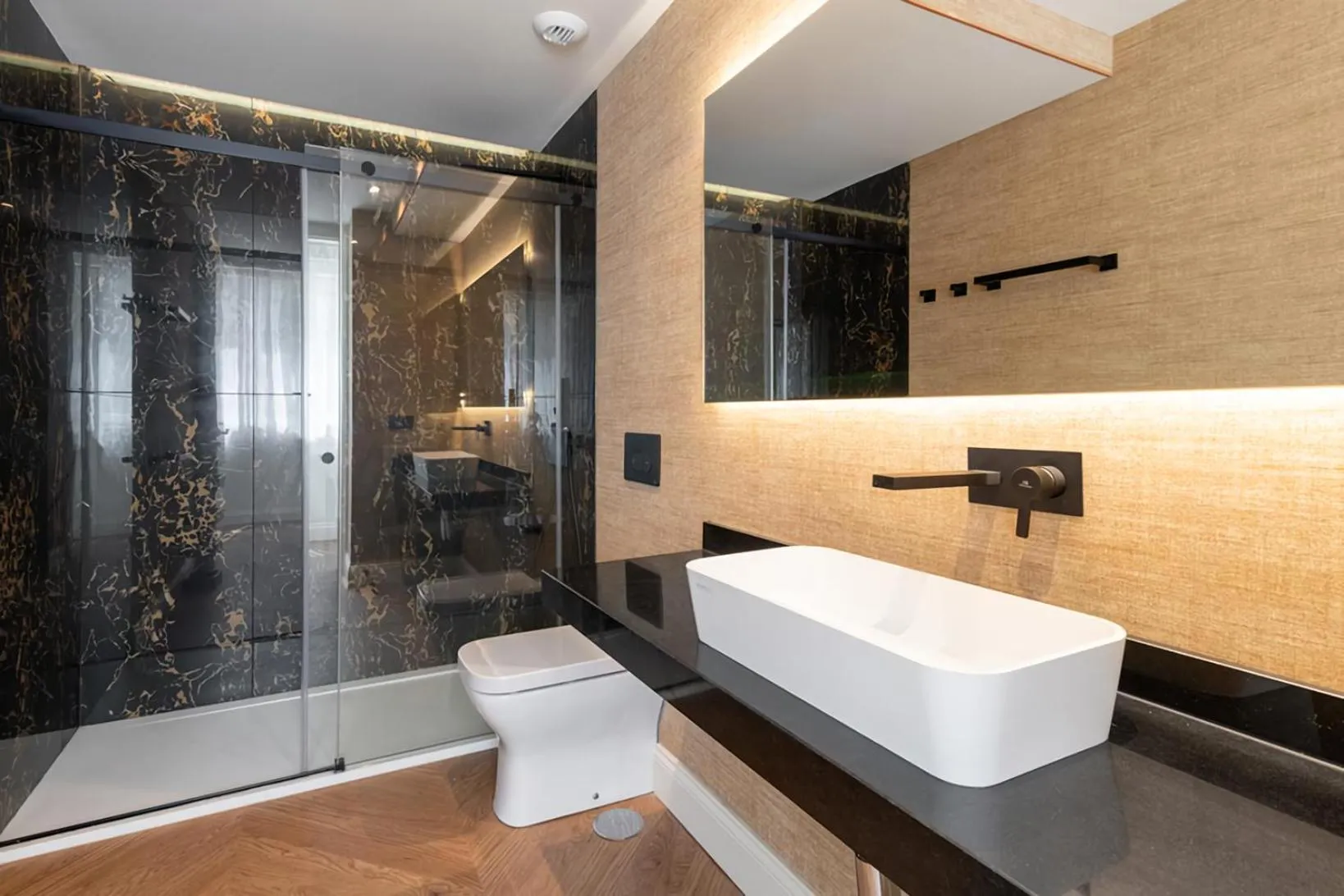 Shower in Be Mate Málaga Centro