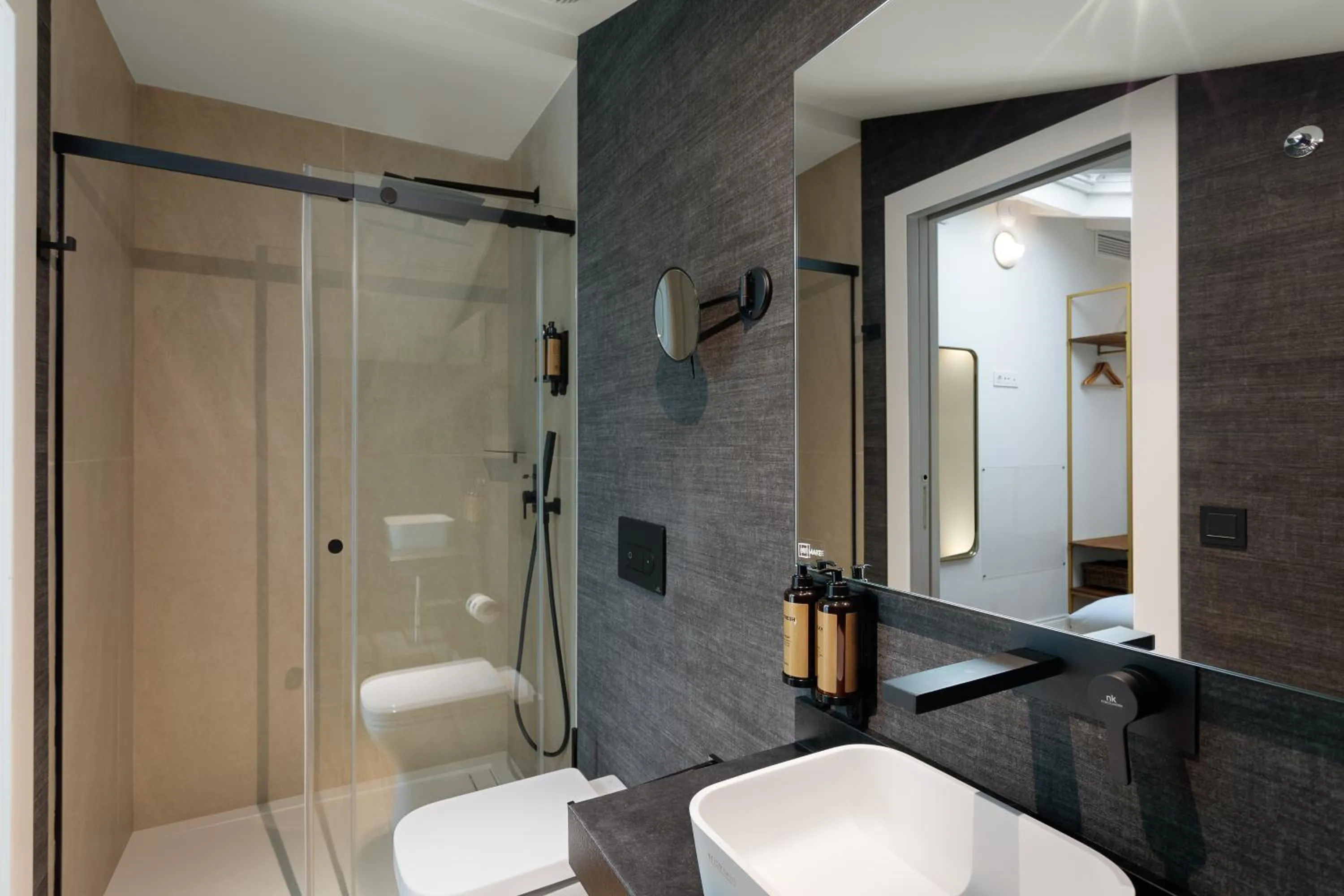 Shower in Be Mate Málaga Centro