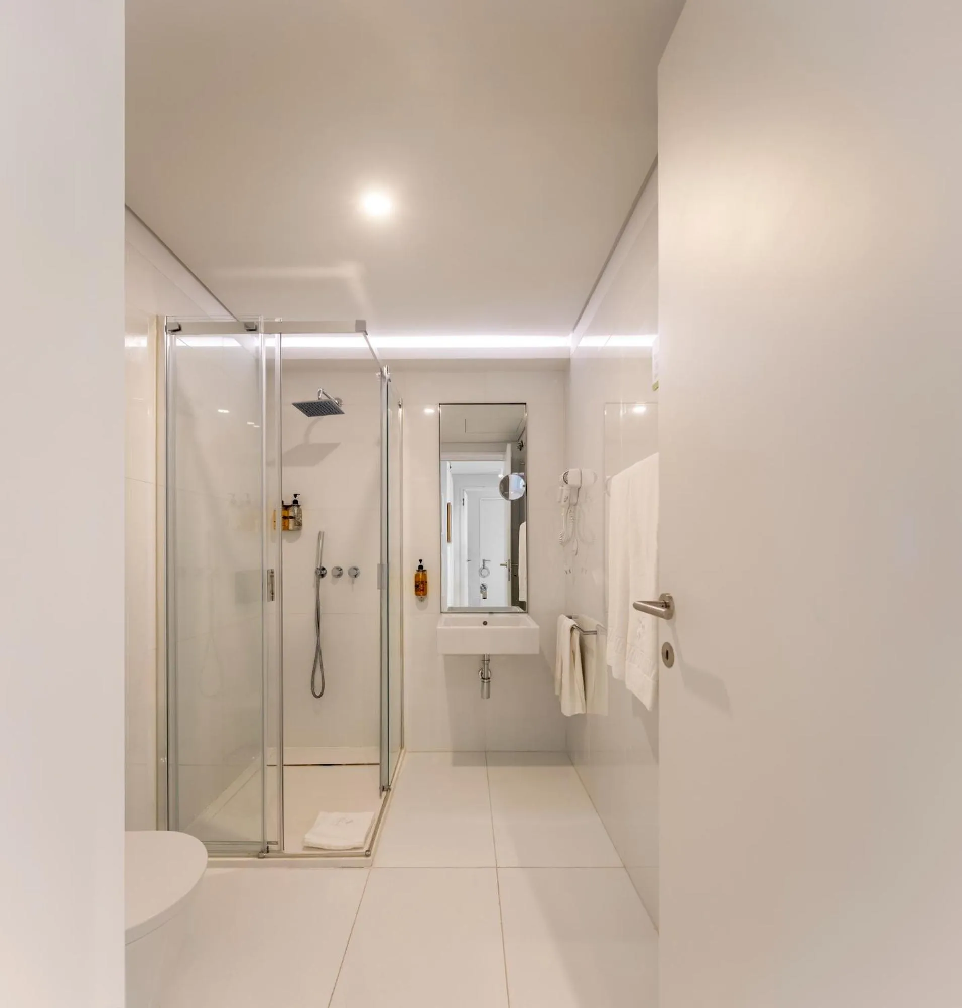 Bathroom in Lisbon Serviced Apartments - Estrela
