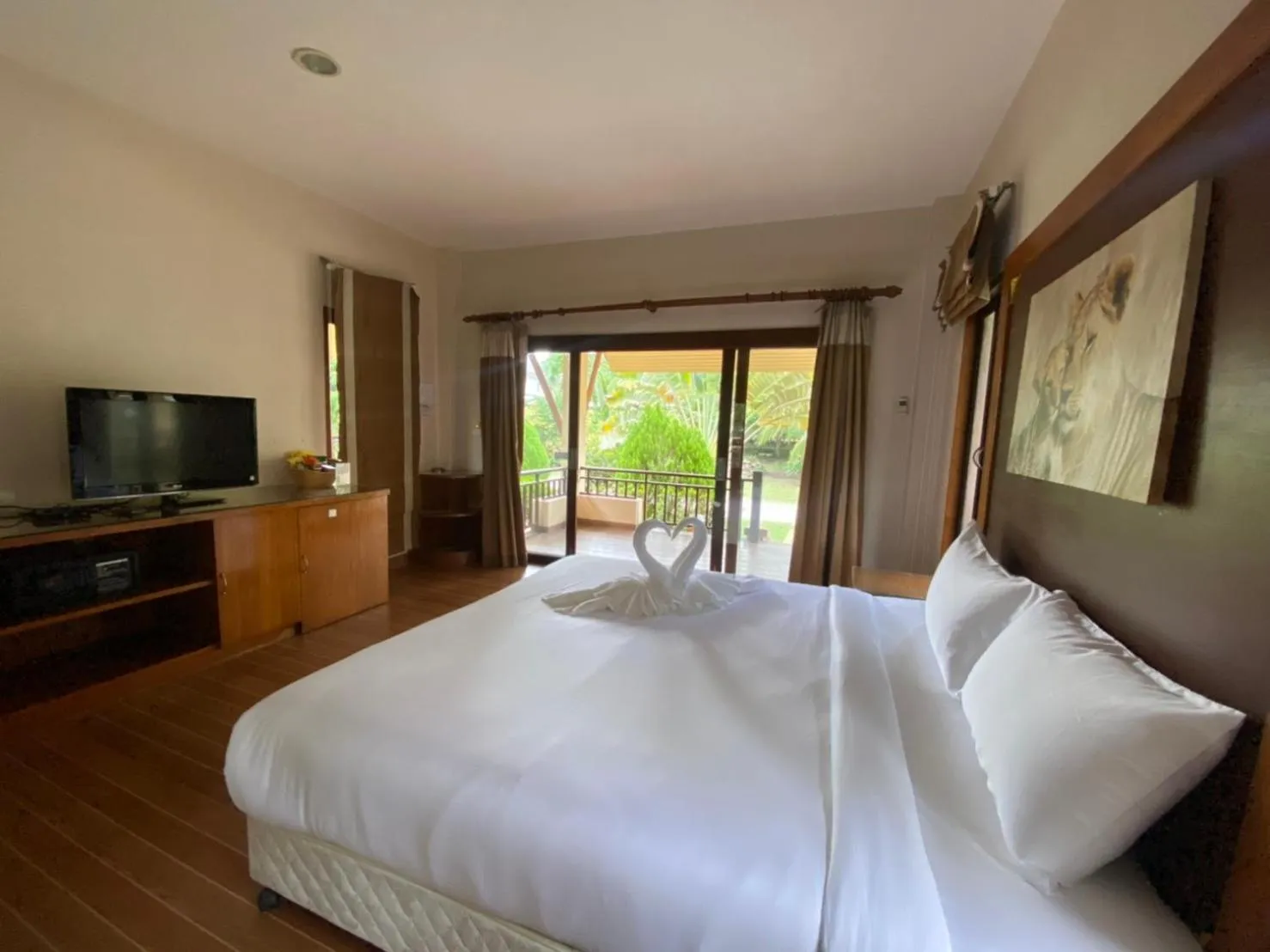 Bed in Chaithalay Khanom Resort