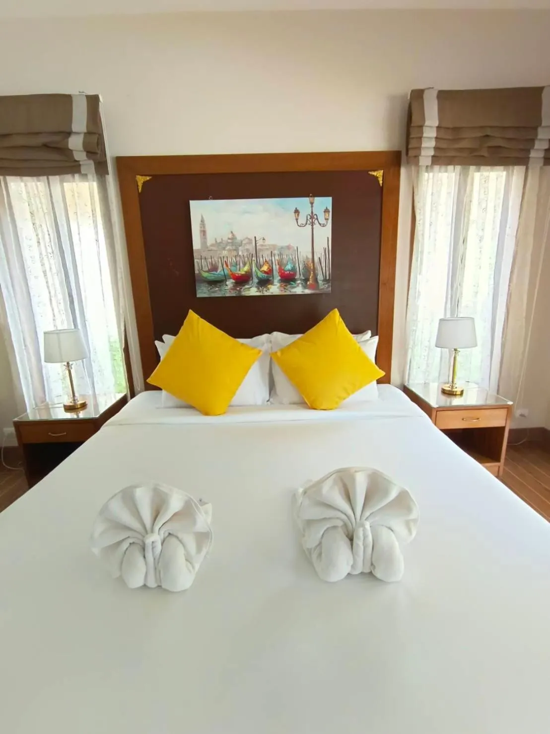 Shower, Bed in Chaithalay Khanom Resort