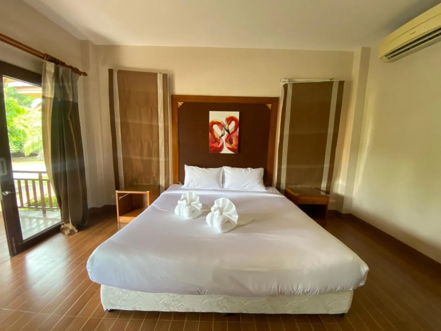 Bed in Chaithalay Khanom Resort