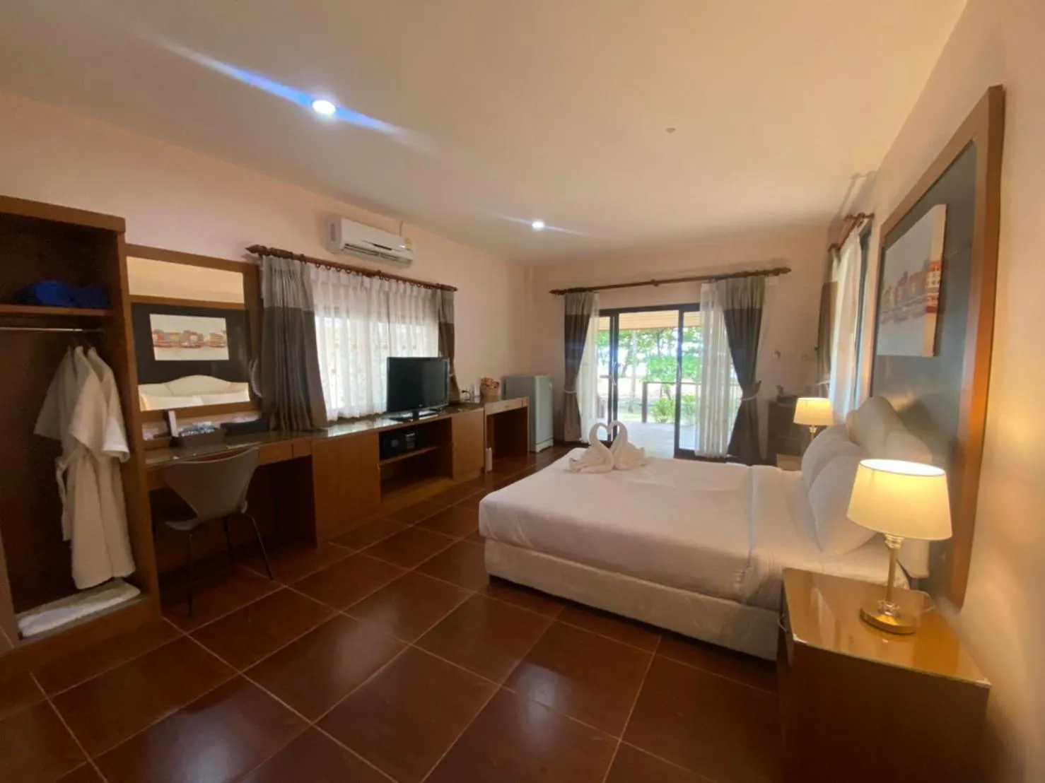 Bed in Chaithalay Khanom Resort