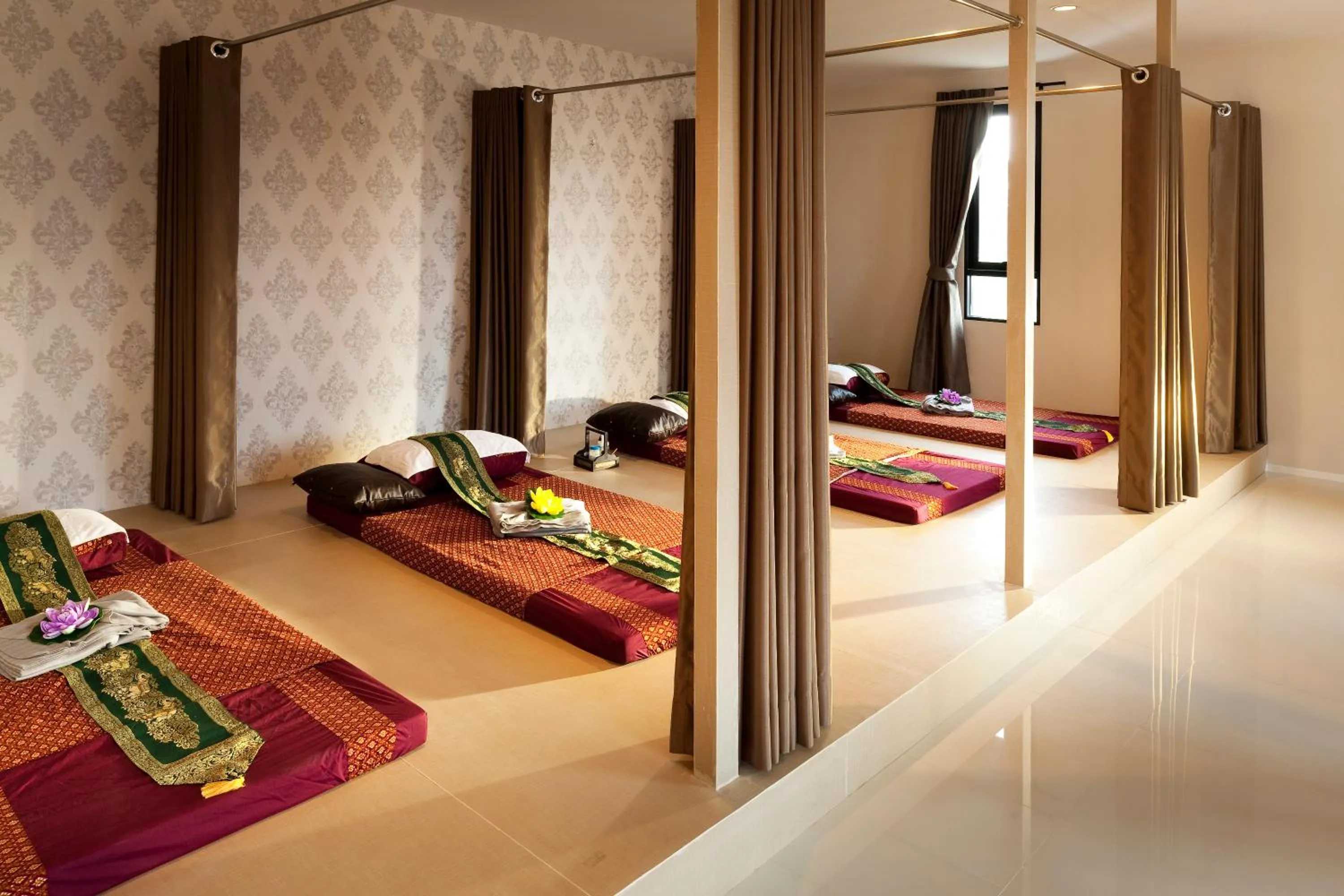 Massage, Bed in B Hotel