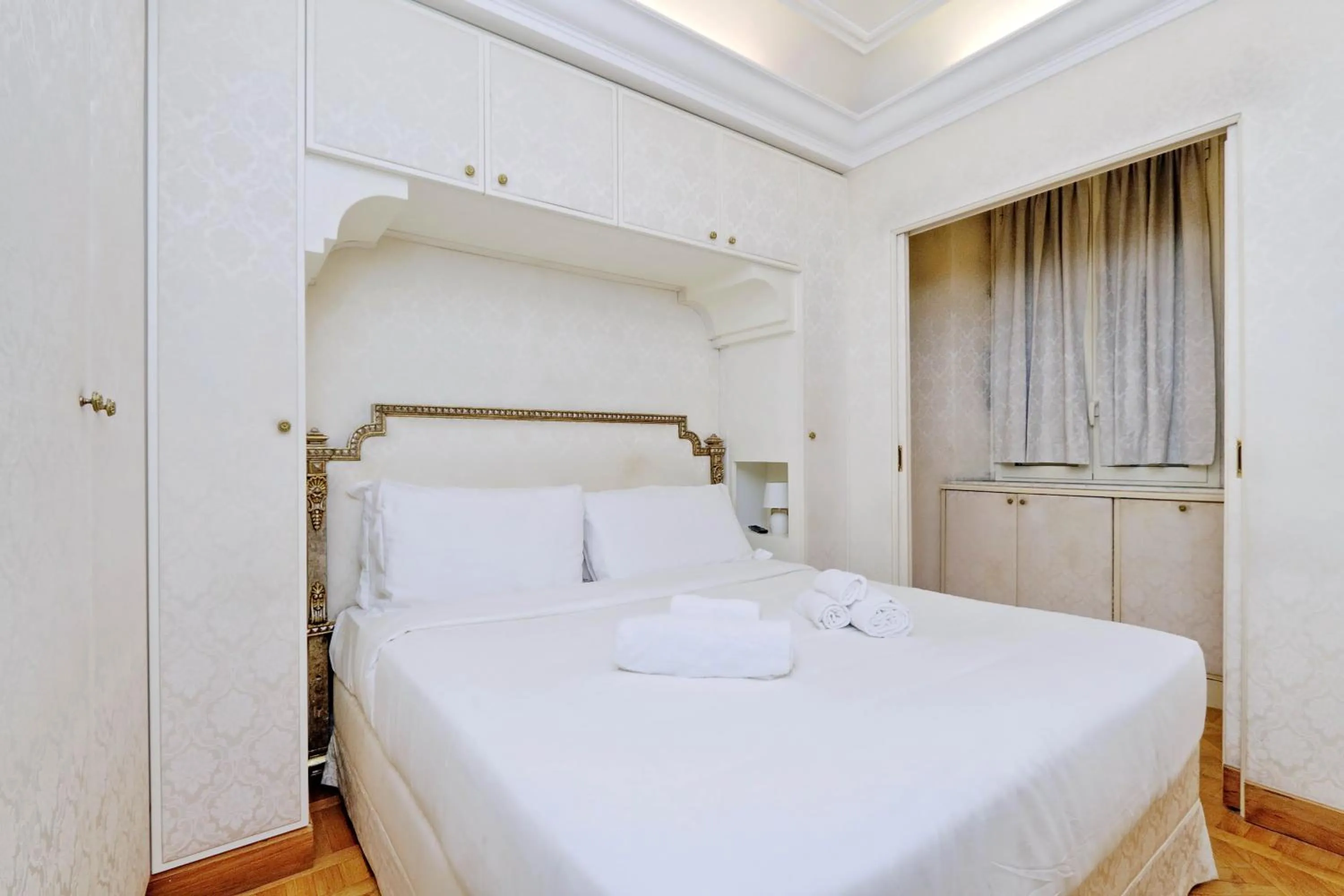 Elegant apartment nearby Trevi Fountain