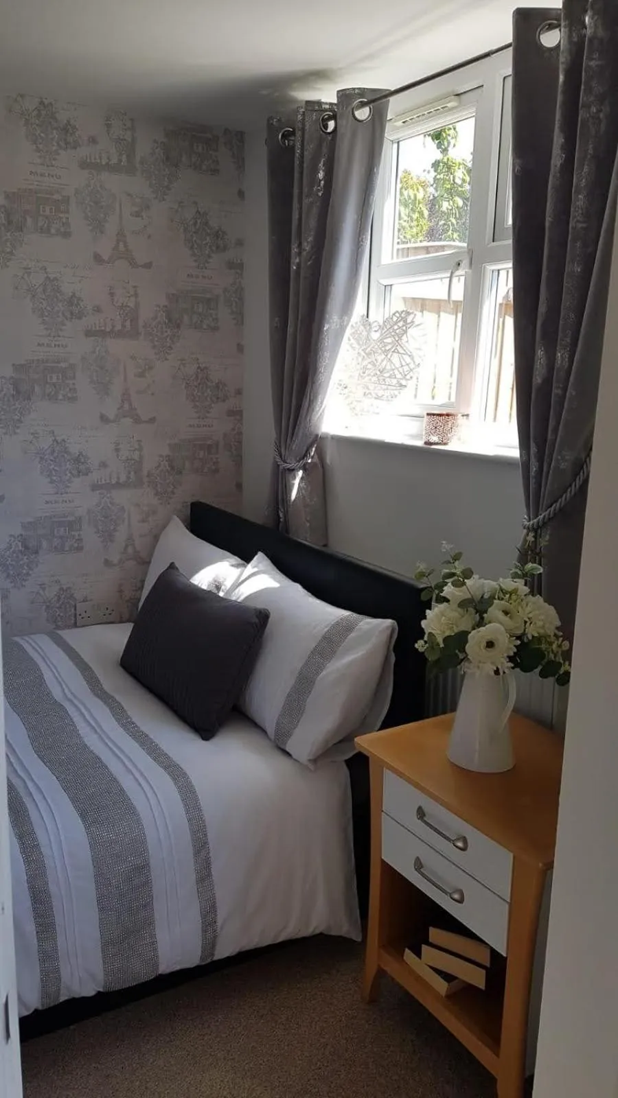 Bedroom, Bed in Debonair bnb @33