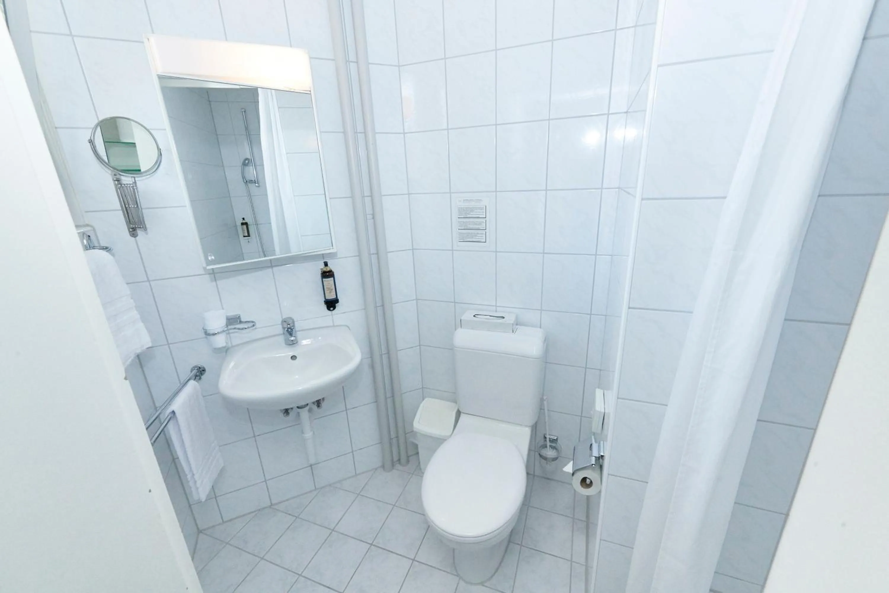 Bathroom in BALEGRA City Hotel Basel Contactless Self Check-in