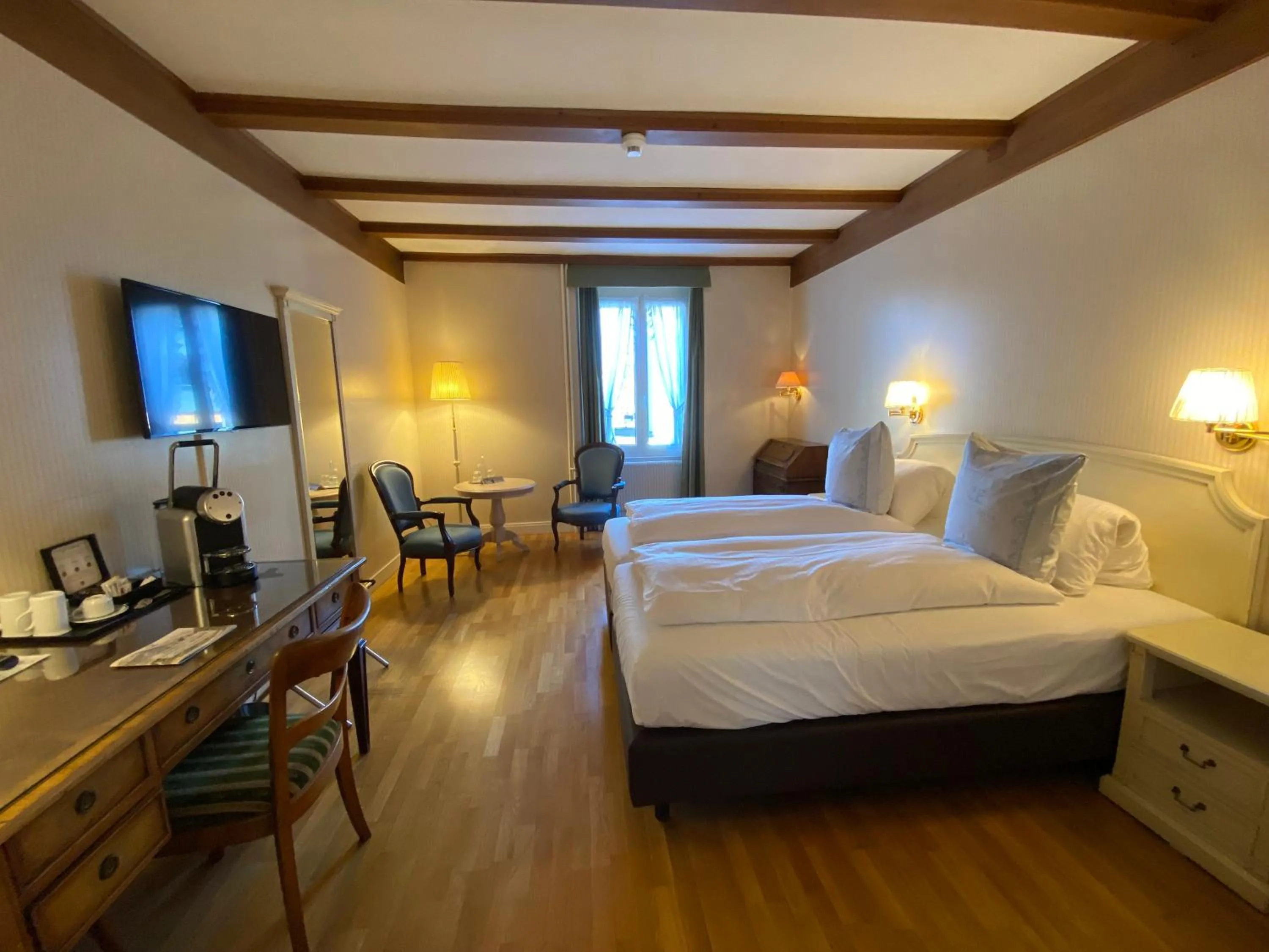 Property building, Bed in Carlton-Europe Vintage Adults Hotel