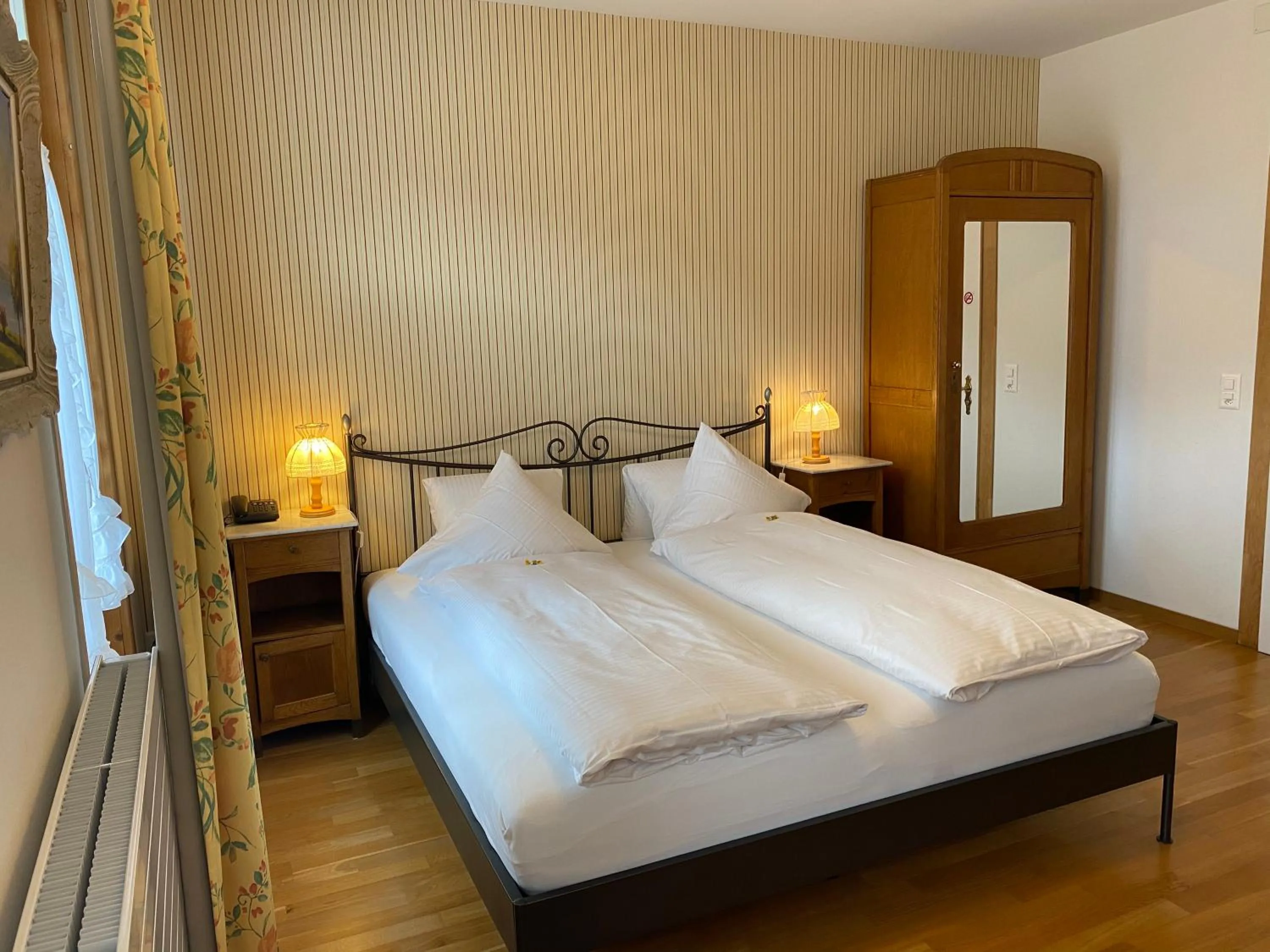 Bed in Carlton-Europe Vintage Adults Hotel