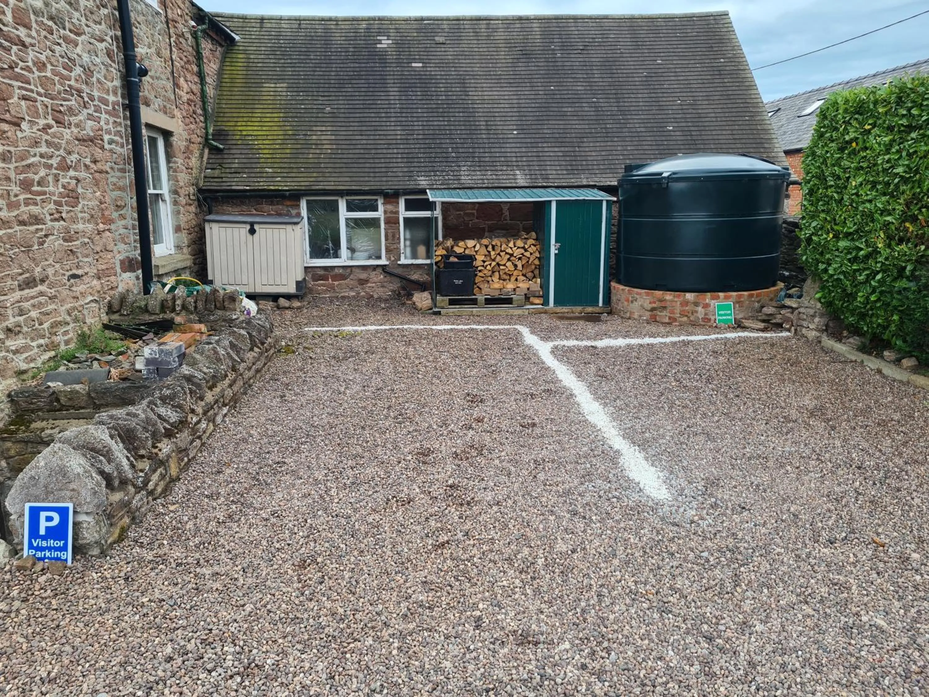 Parking in Upper Eyton Farmhouse B&B