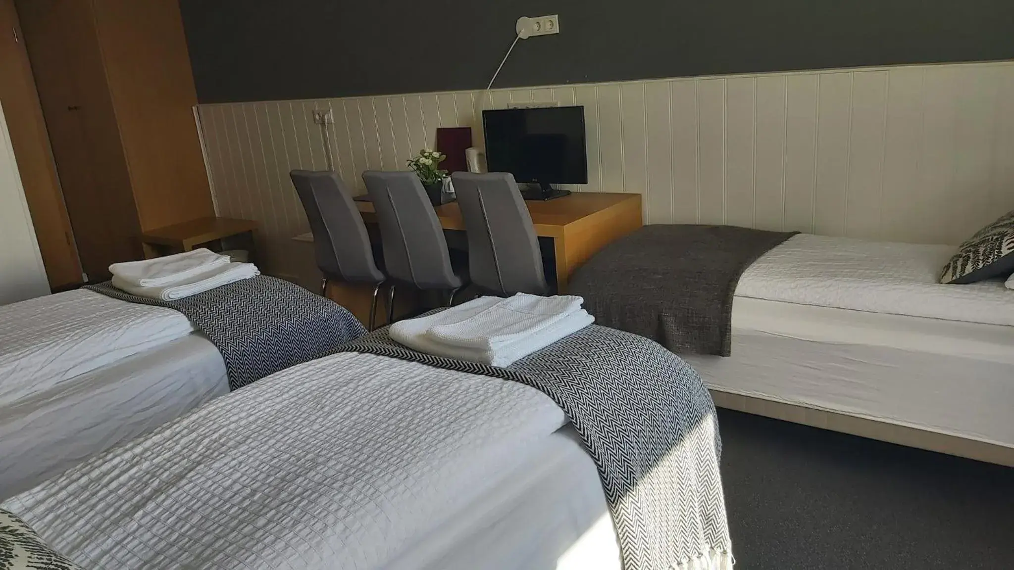 Superior Triple Room in Hotel Kanslarinn Hella Superior Triple Room in Hotel Kanslarinn Hella