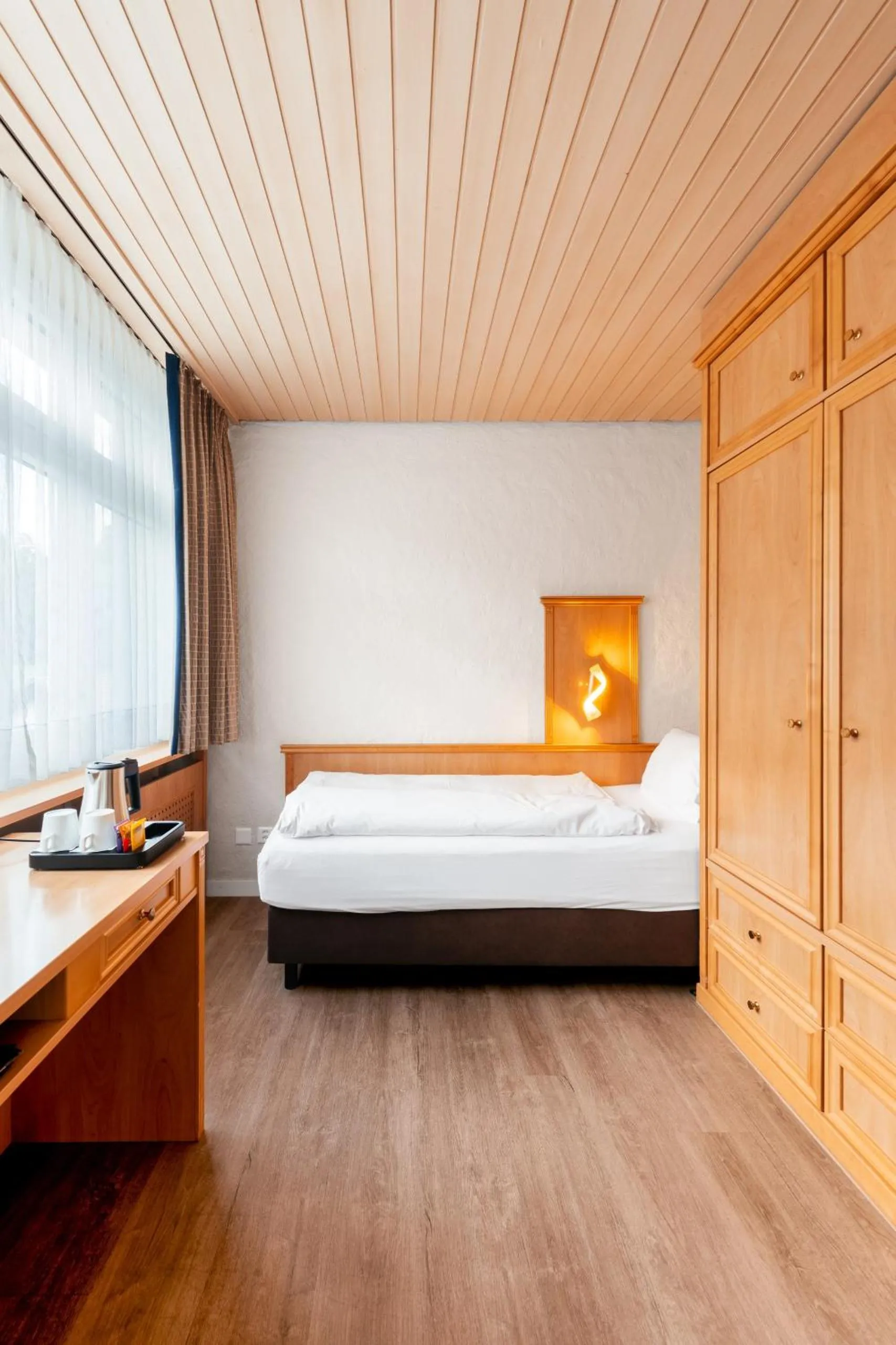 Bedroom, Bed in Hotel Kreuz & Post Grindelwald