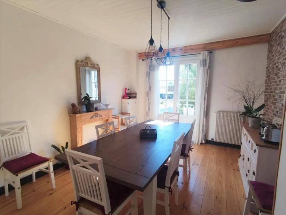 Dining area in Le Clos des Passiflores