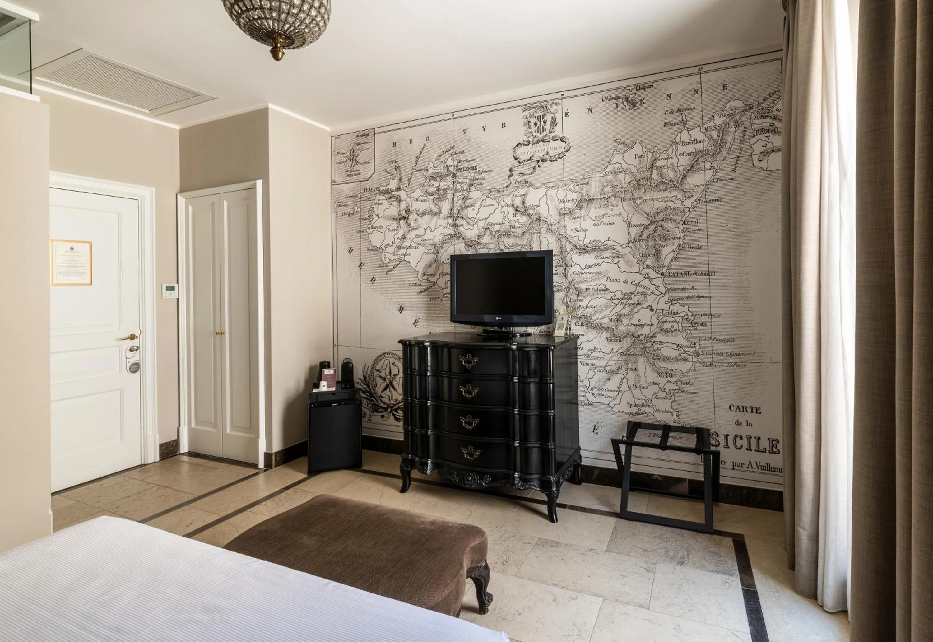 Bed in La Dépendance Hotel