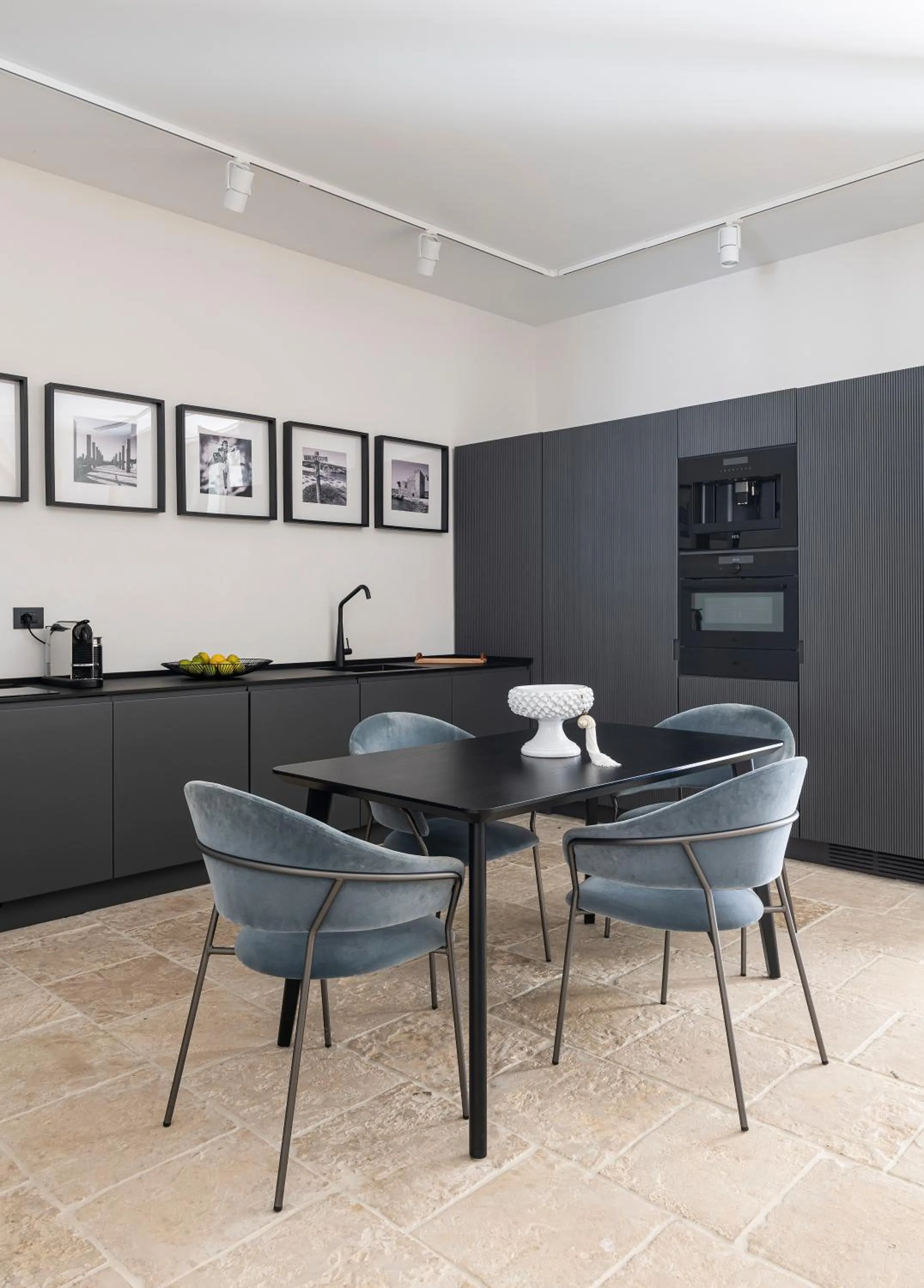 Kitchen or kitchenette in La Dépendance Hotel