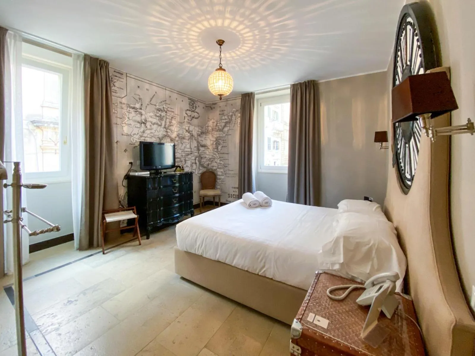 TV and multimedia, Bed in La Dépendance Hotel