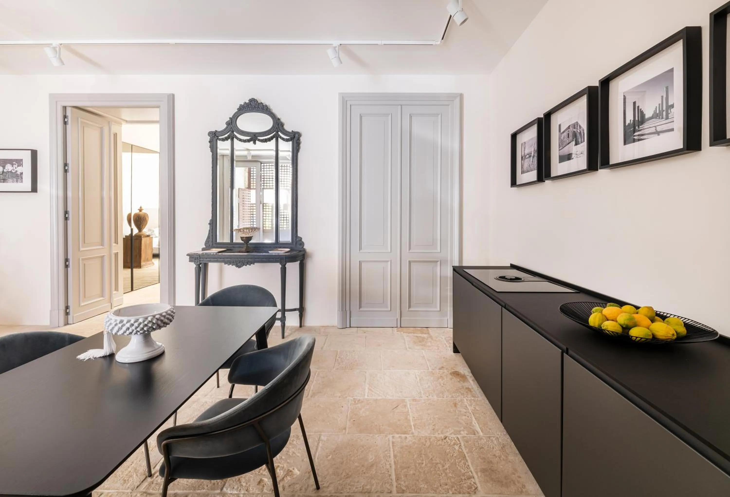 Kitchen or kitchenette in La Dépendance Hotel