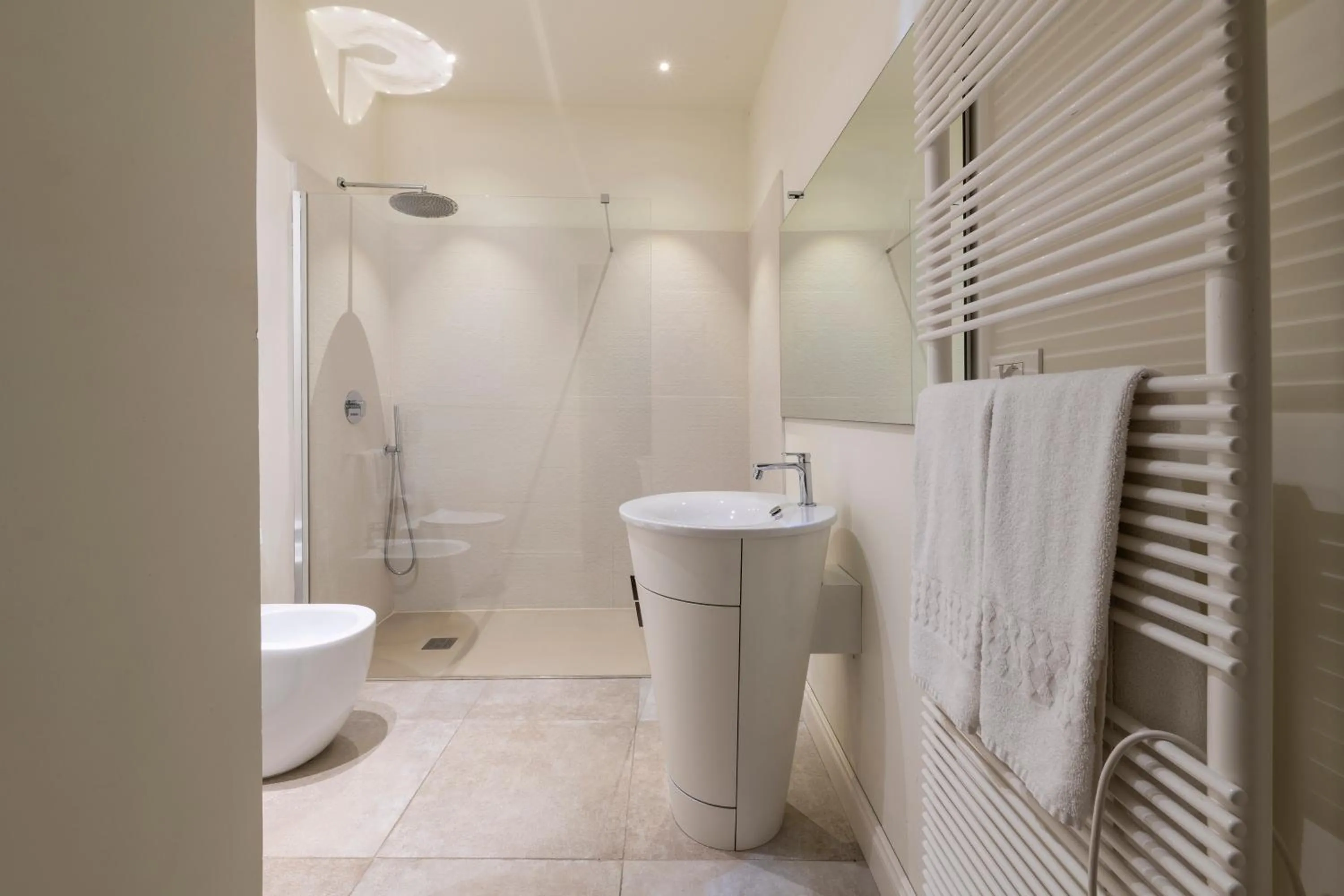 Shower in La Dépendance Hotel