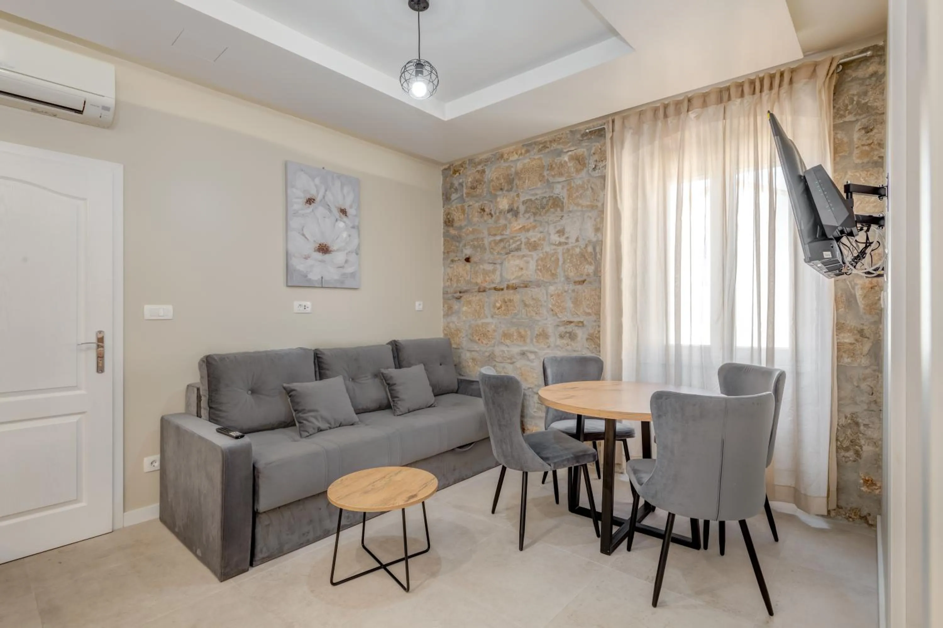 InMotion Luxury Rooms