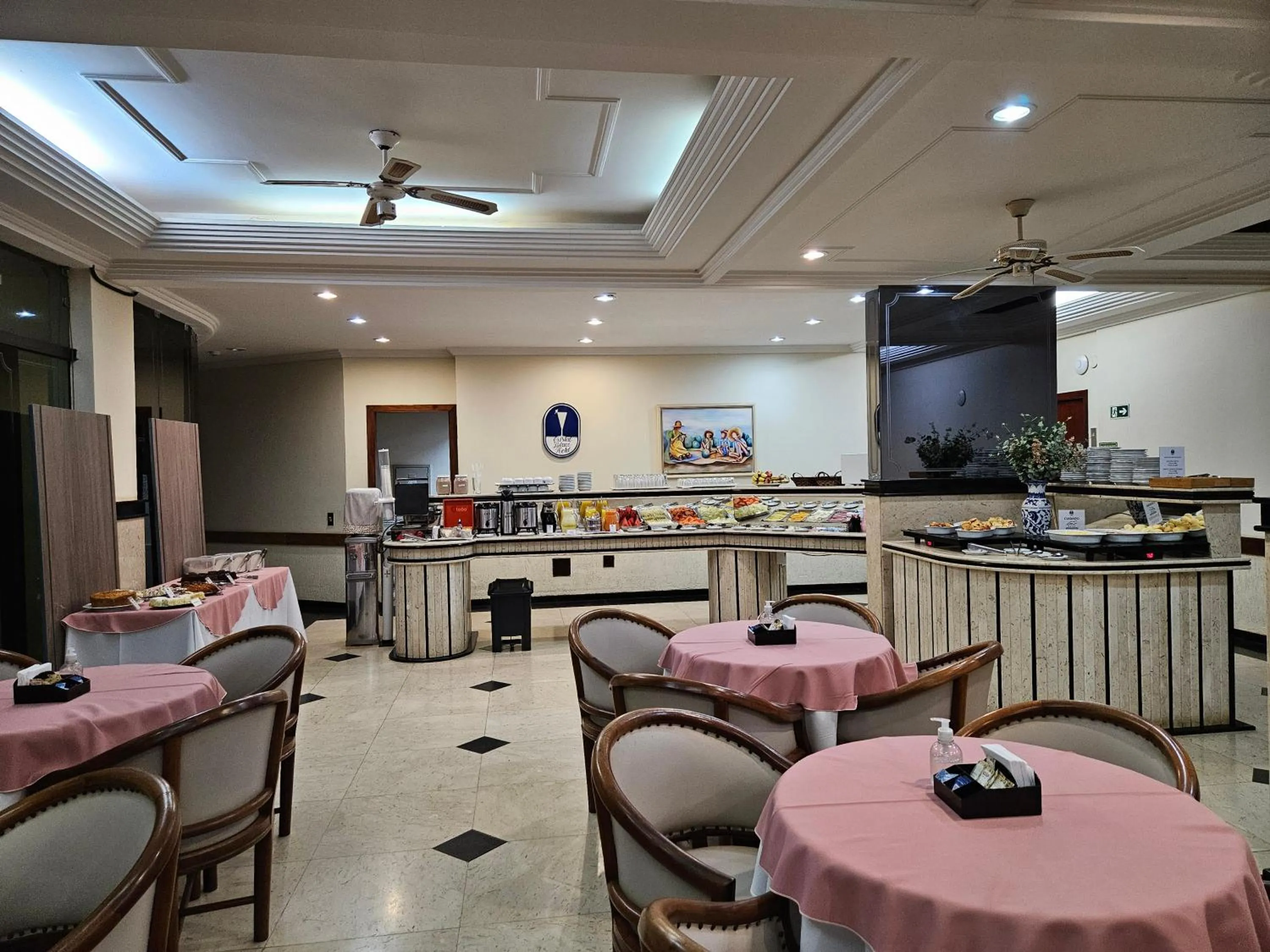 Breakfast in Cristal Palace Hotel