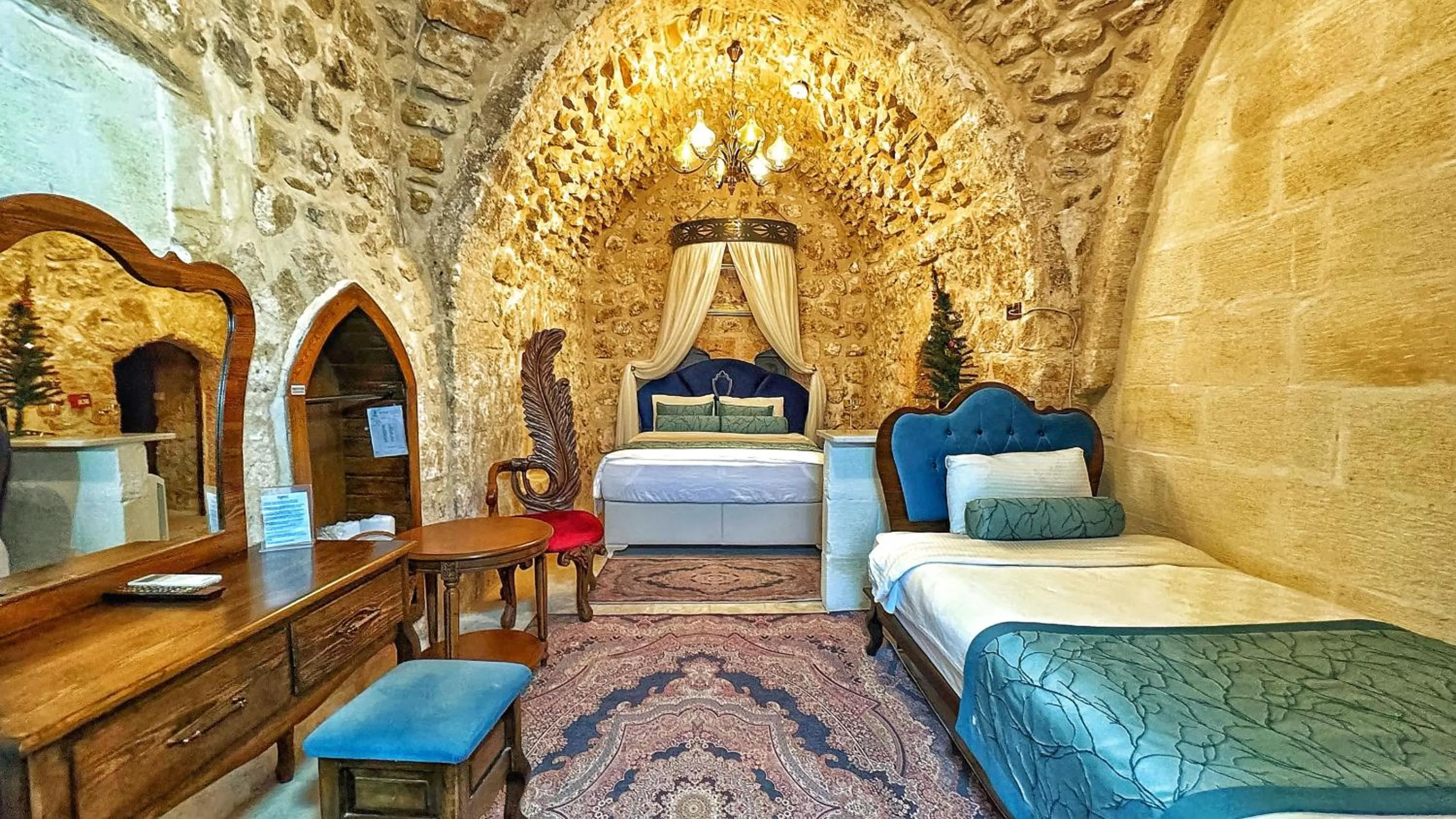 Photo of the whole room, Bed in Fairouz Konak Otel