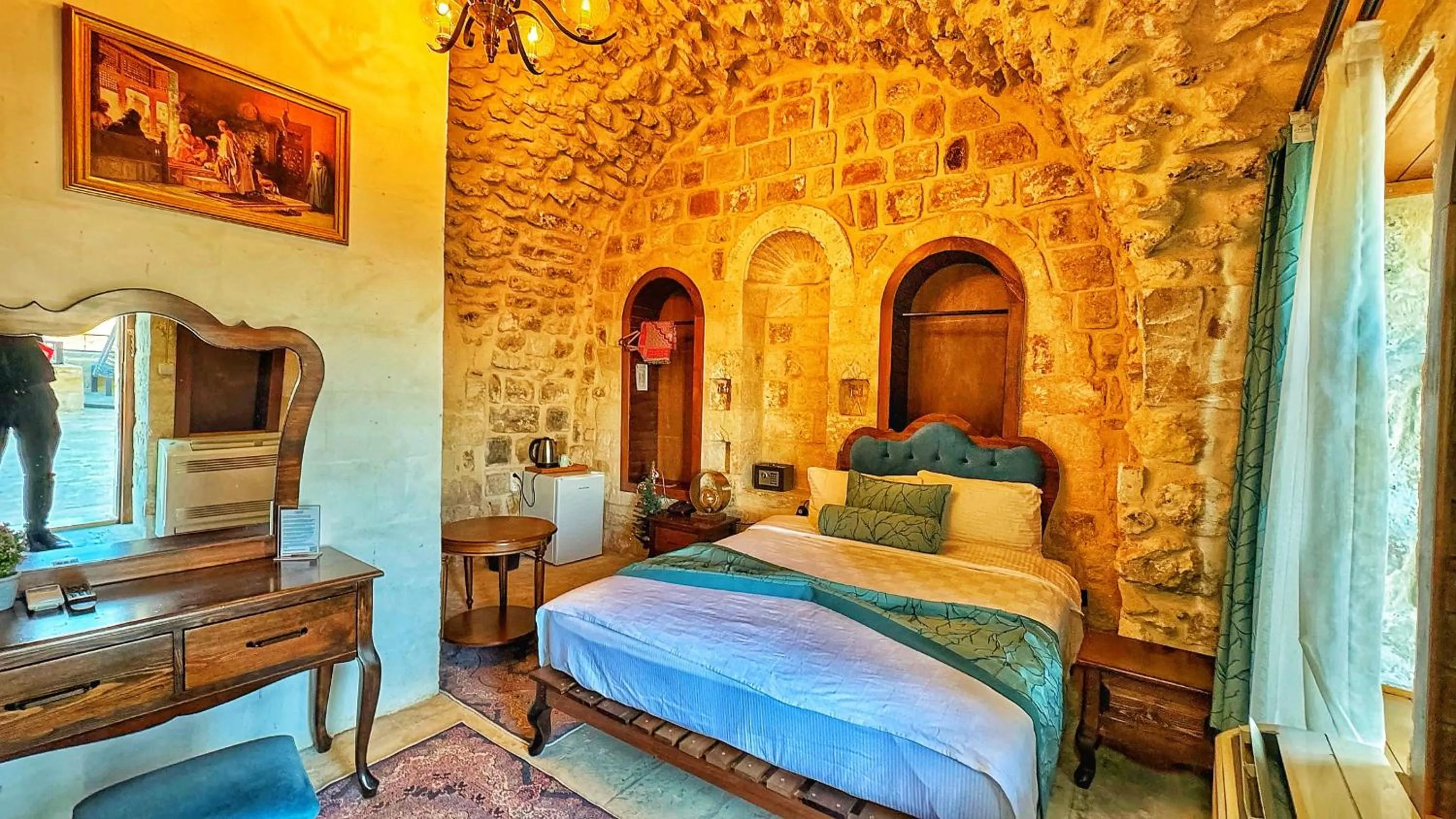 Photo of the whole room, Bed in Fairouz Konak Otel