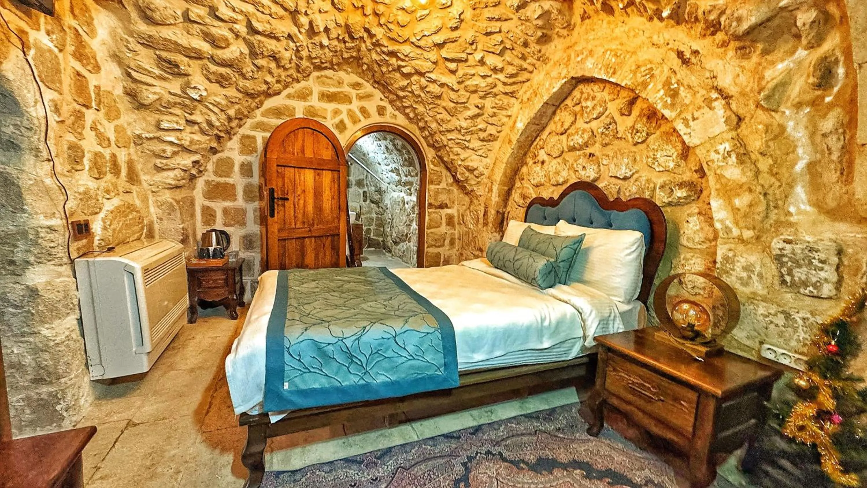 Photo of the whole room, Bed in Fairouz Konak Otel