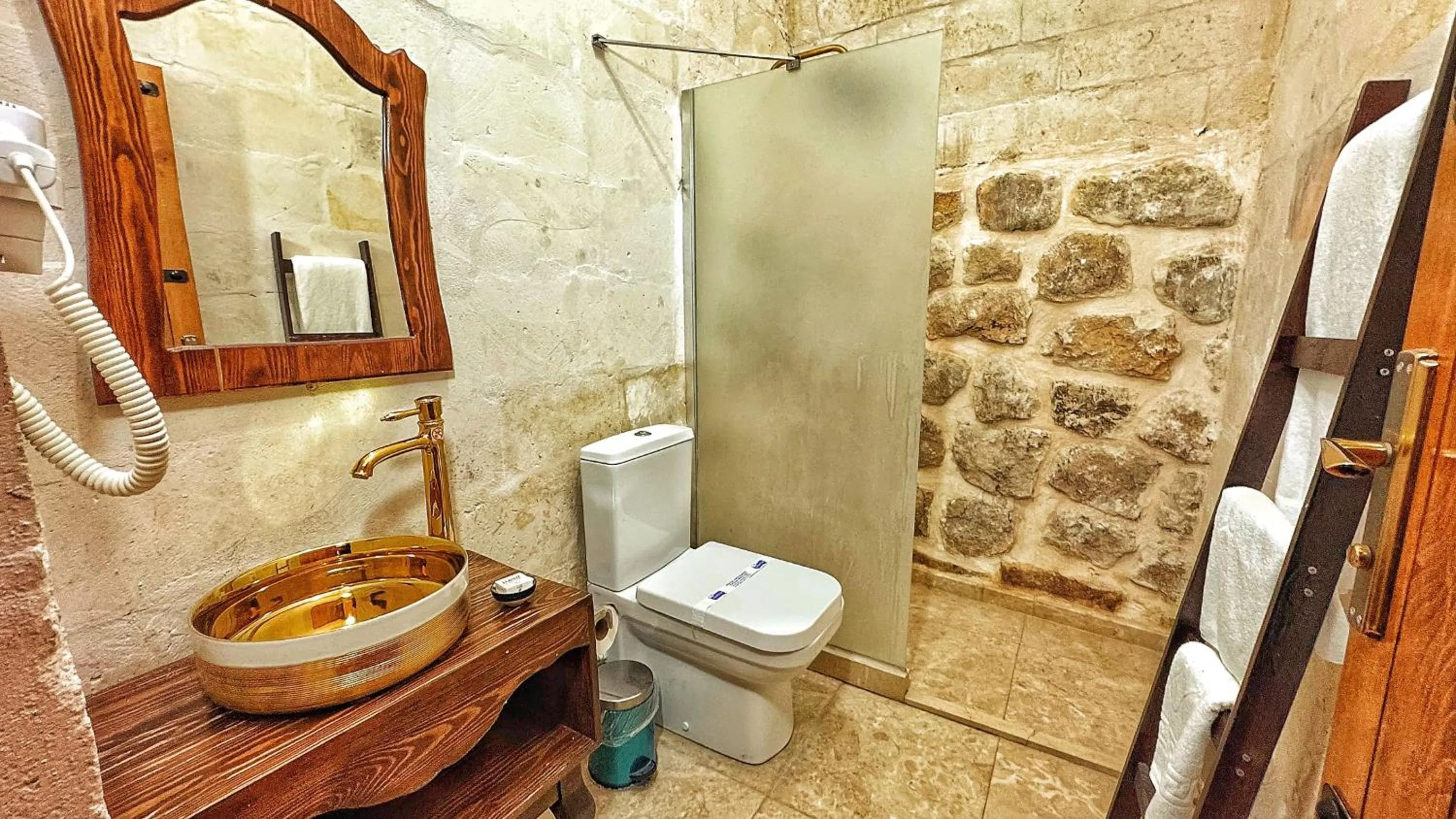 Bathroom in Fairouz Konak Otel