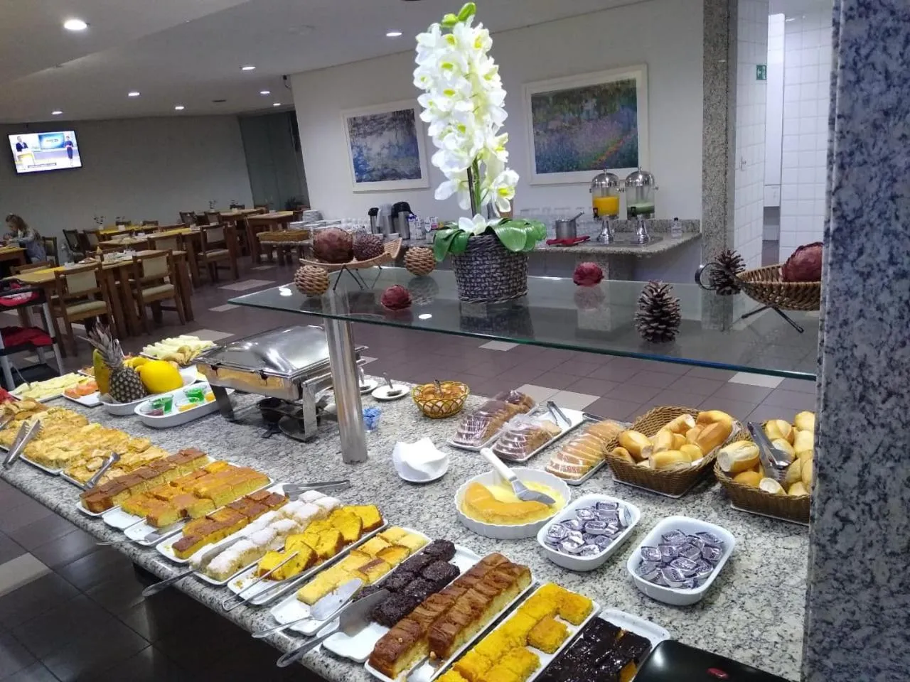 Buffet breakfast in Hotel Tenda