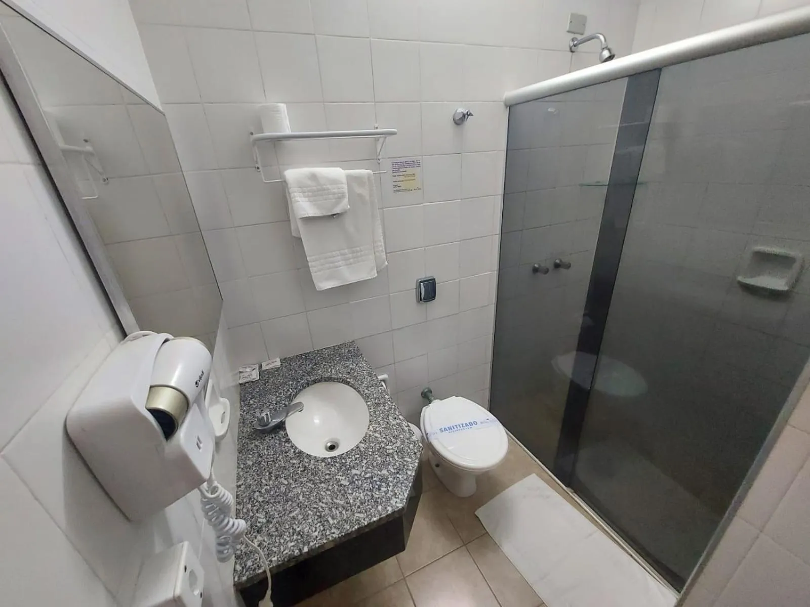 Shower in Hotel Tenda