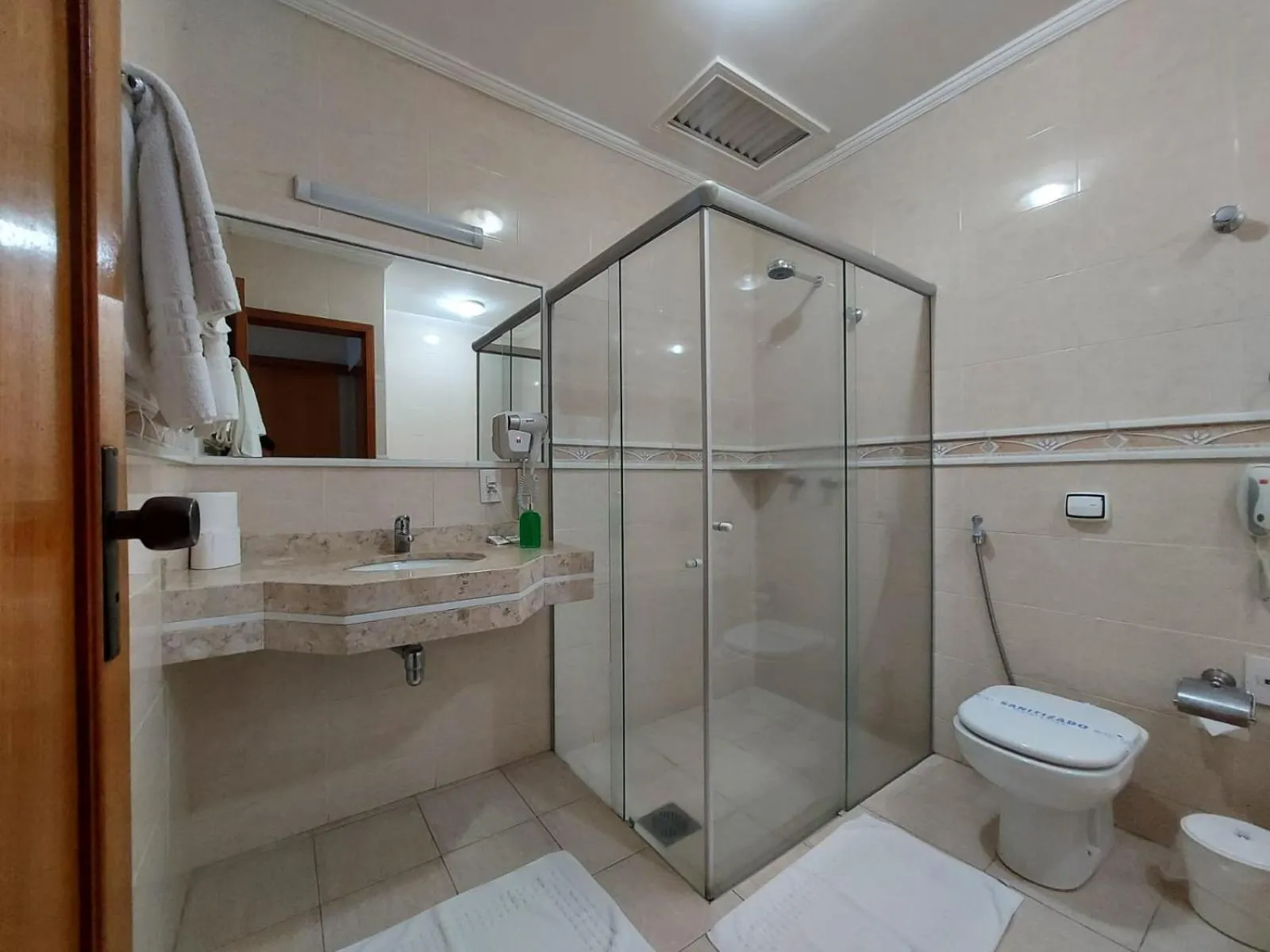 Shower in Hotel Tenda