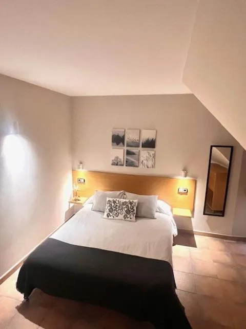 Decorative detail, Bed in Aparthotel El Serch