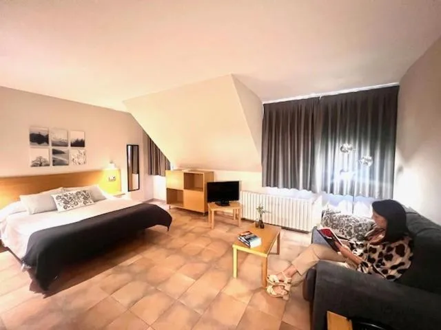 Decorative detail, Bed in Aparthotel El Serch