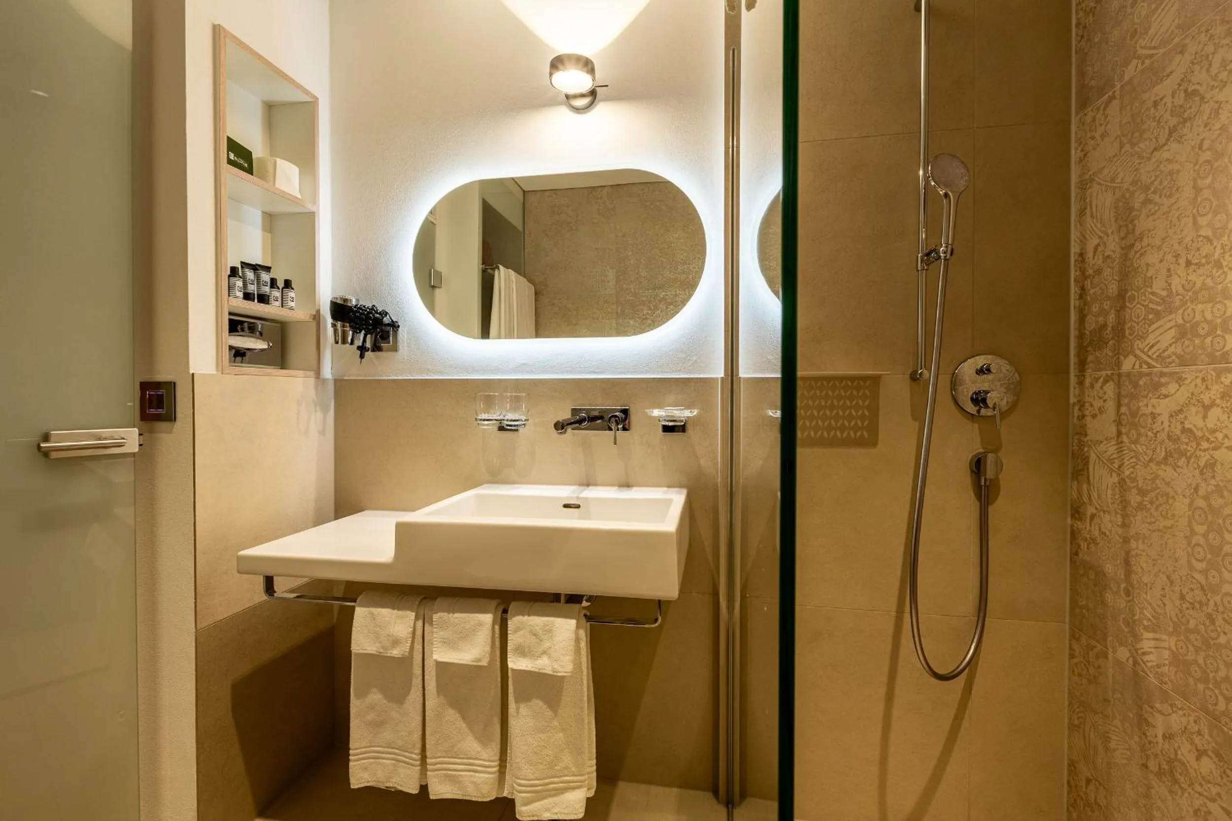 Shower in Boutique Hotel Bellevue