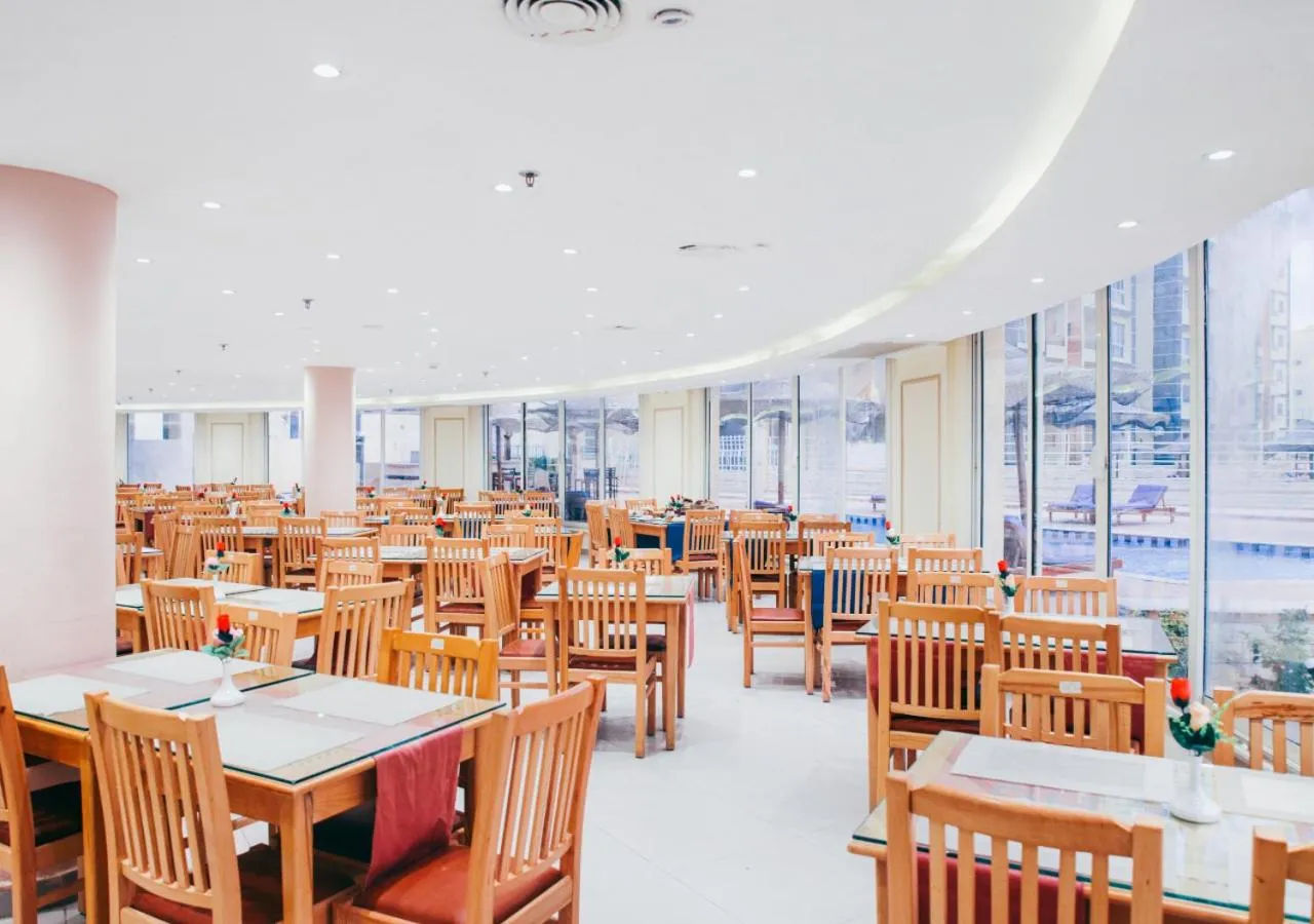 Restaurant/places to eat in Retal View North Coast Aqua Park