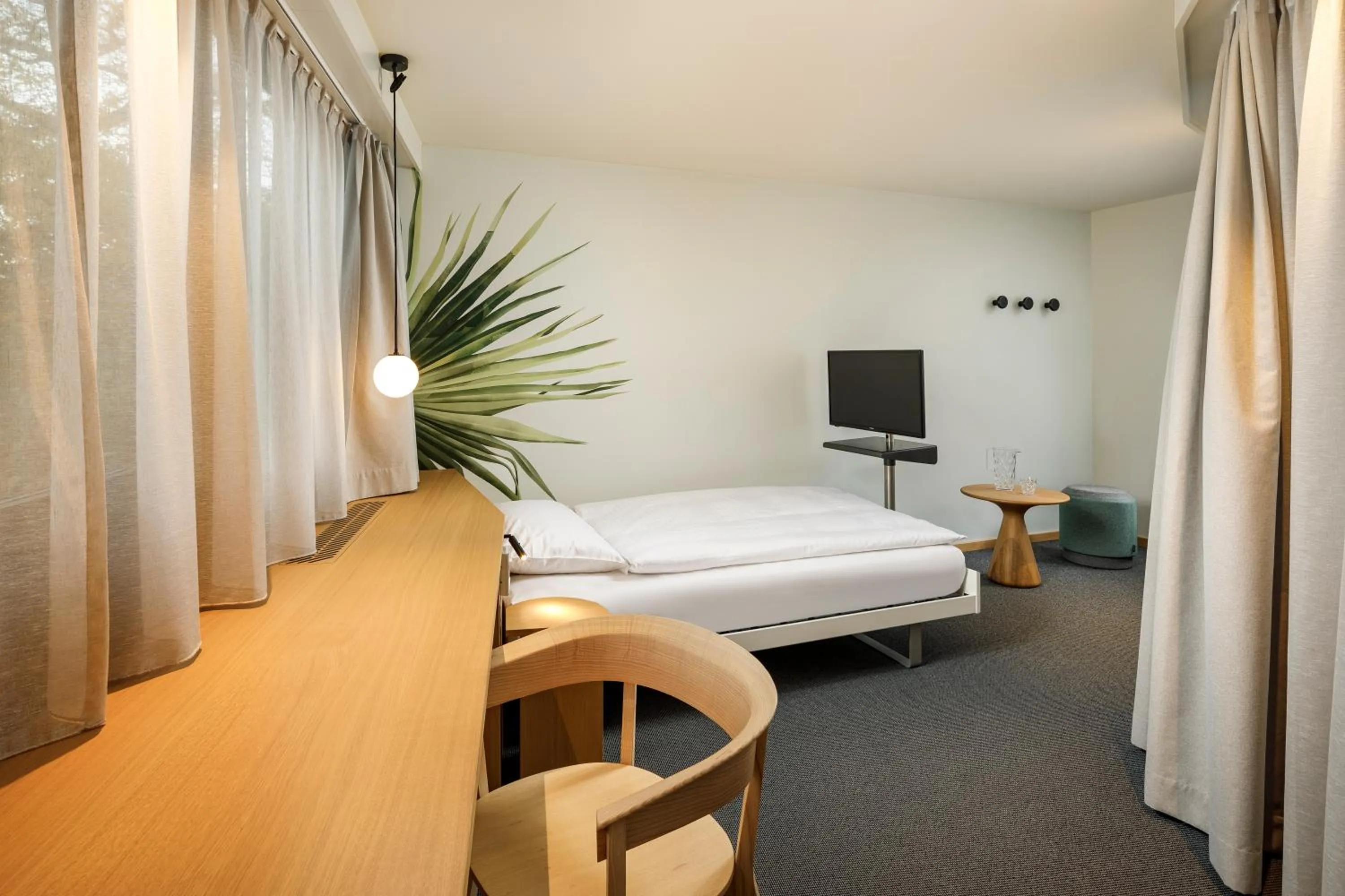 Bed in Palmiers by Fassbind