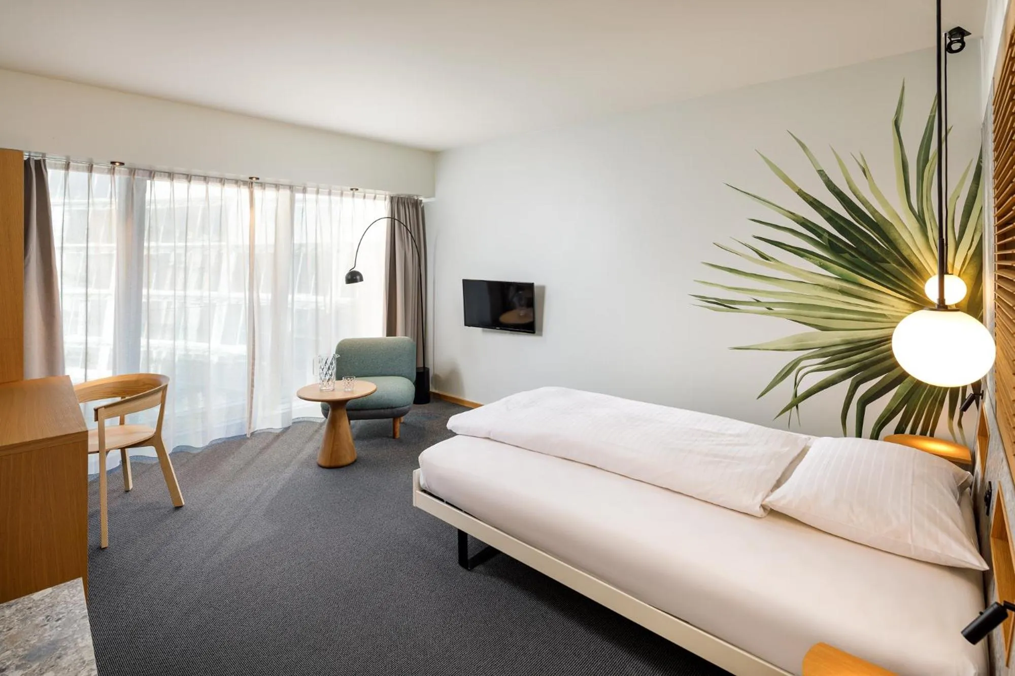 Bed in Palmiers by Fassbind