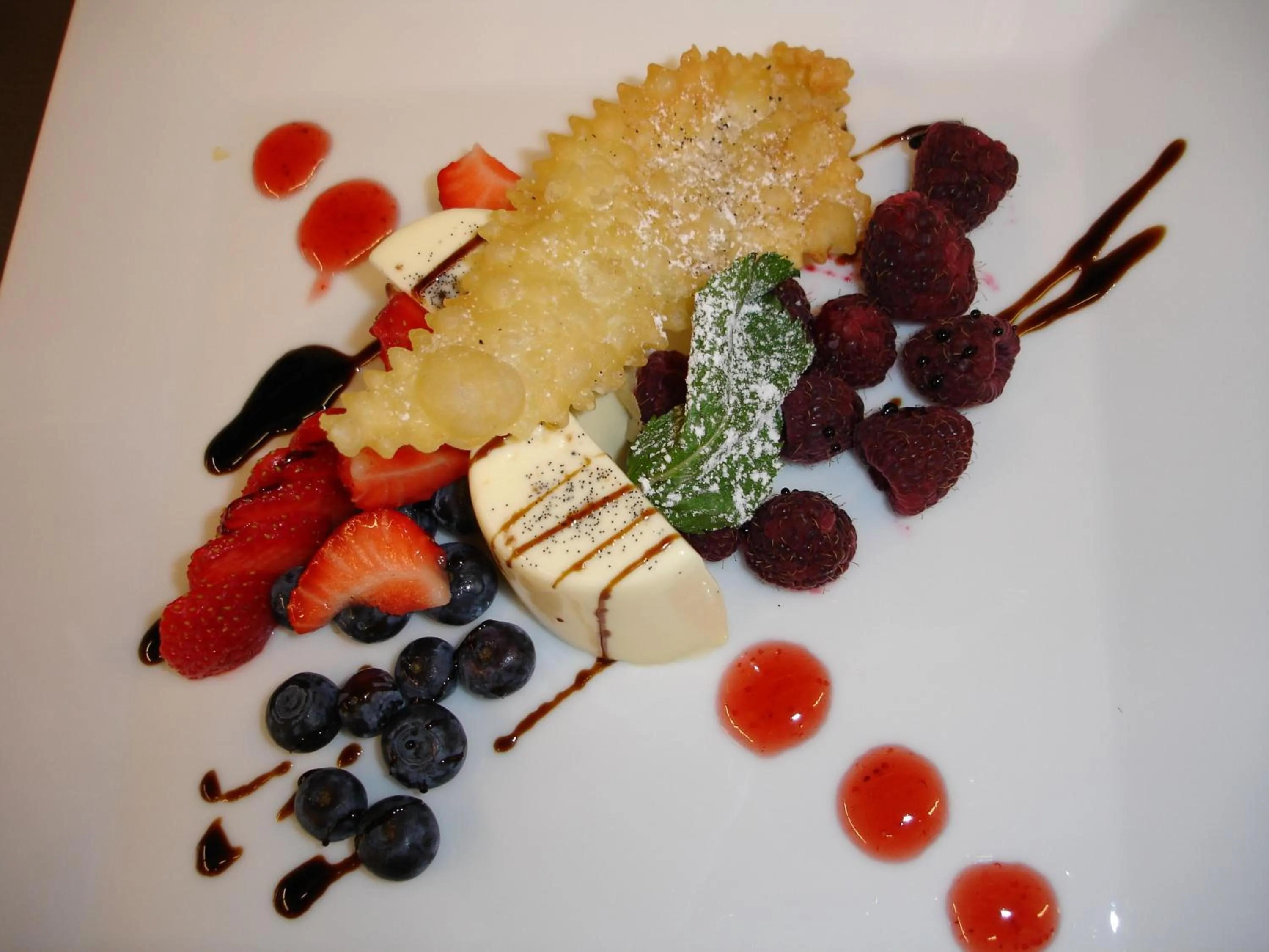 Restaurant/places to eat in Hotel Ambassador