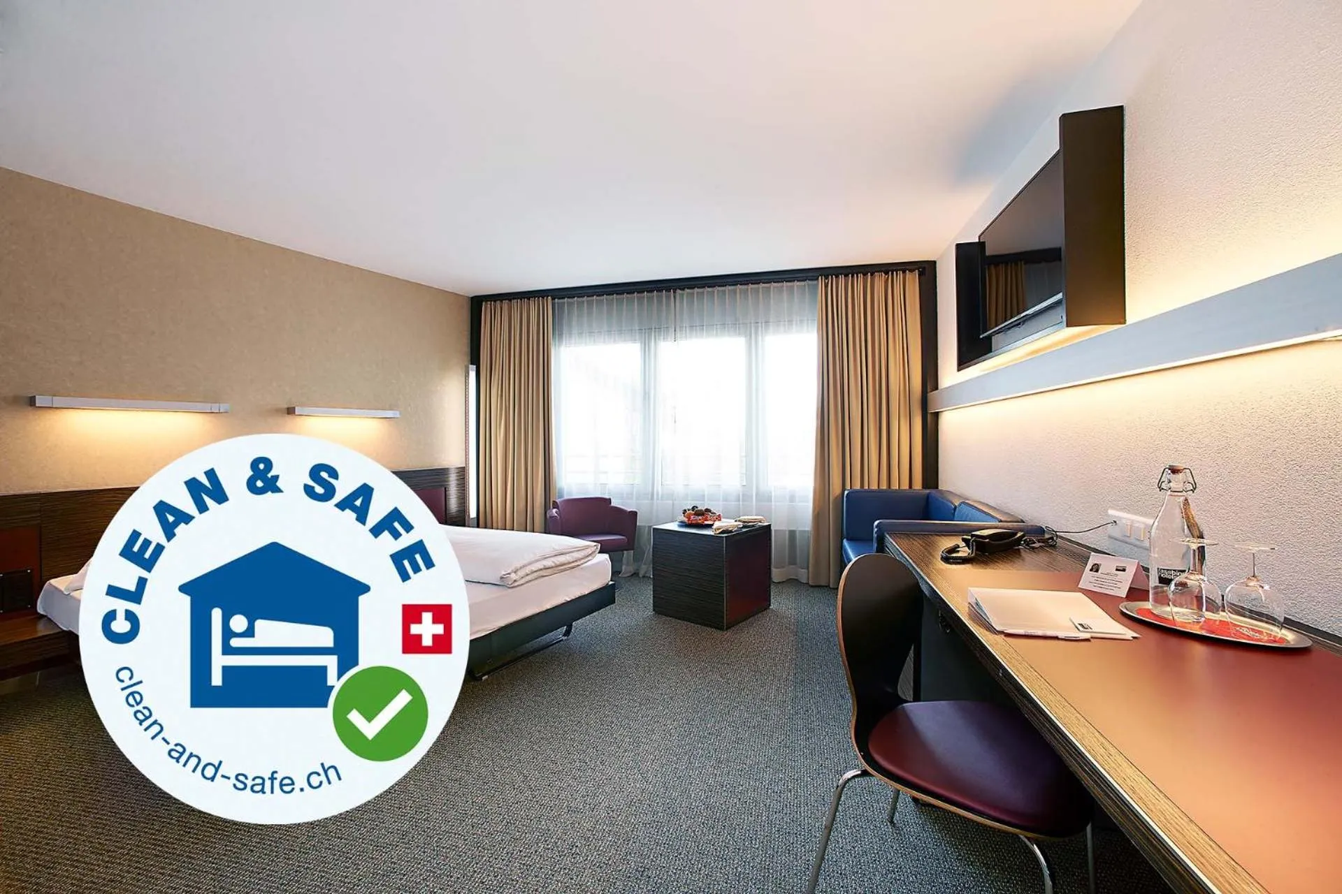 Photo of the whole room in Hotel Ambassador