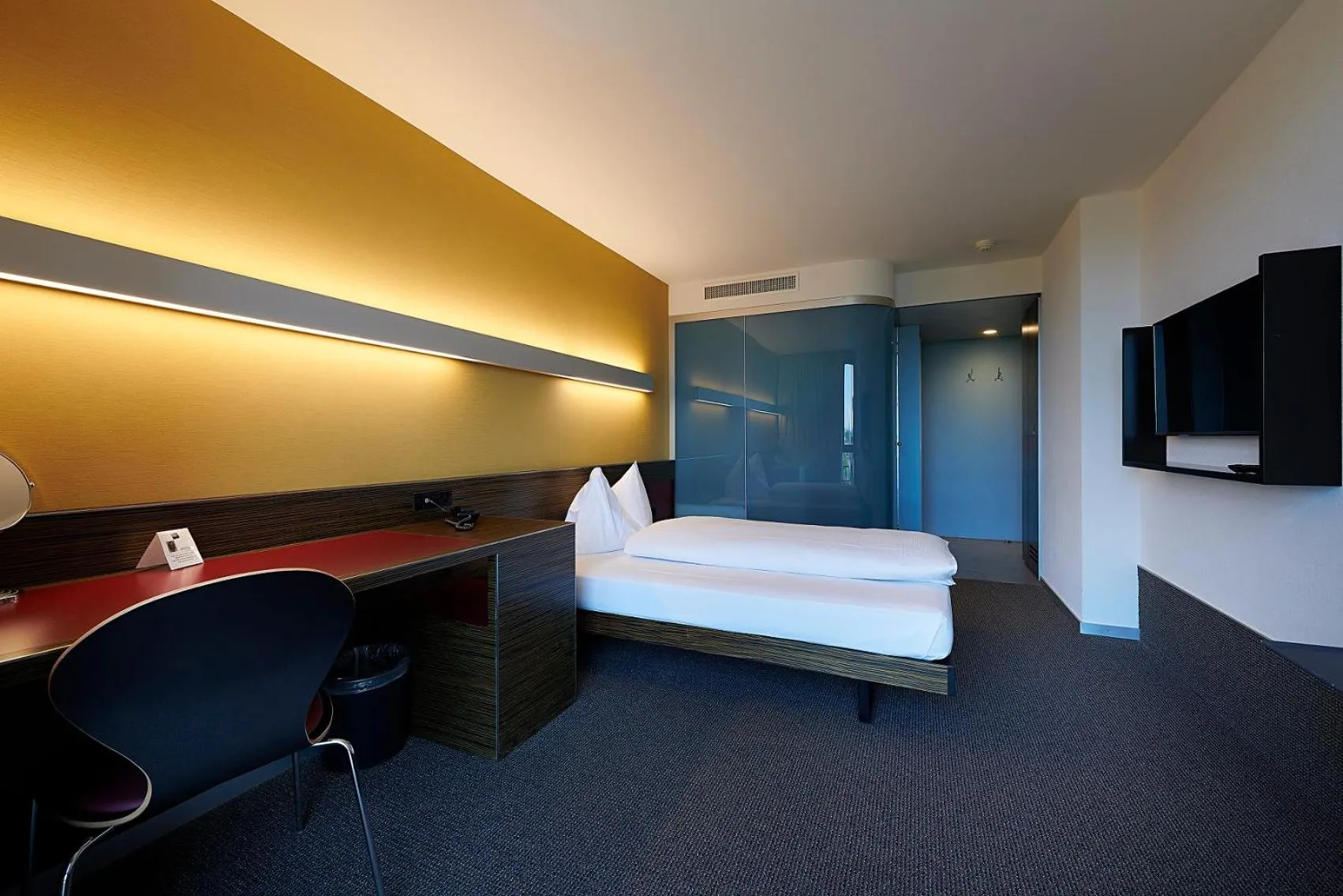 Photo of the whole room, Bed in Hotel Ambassador