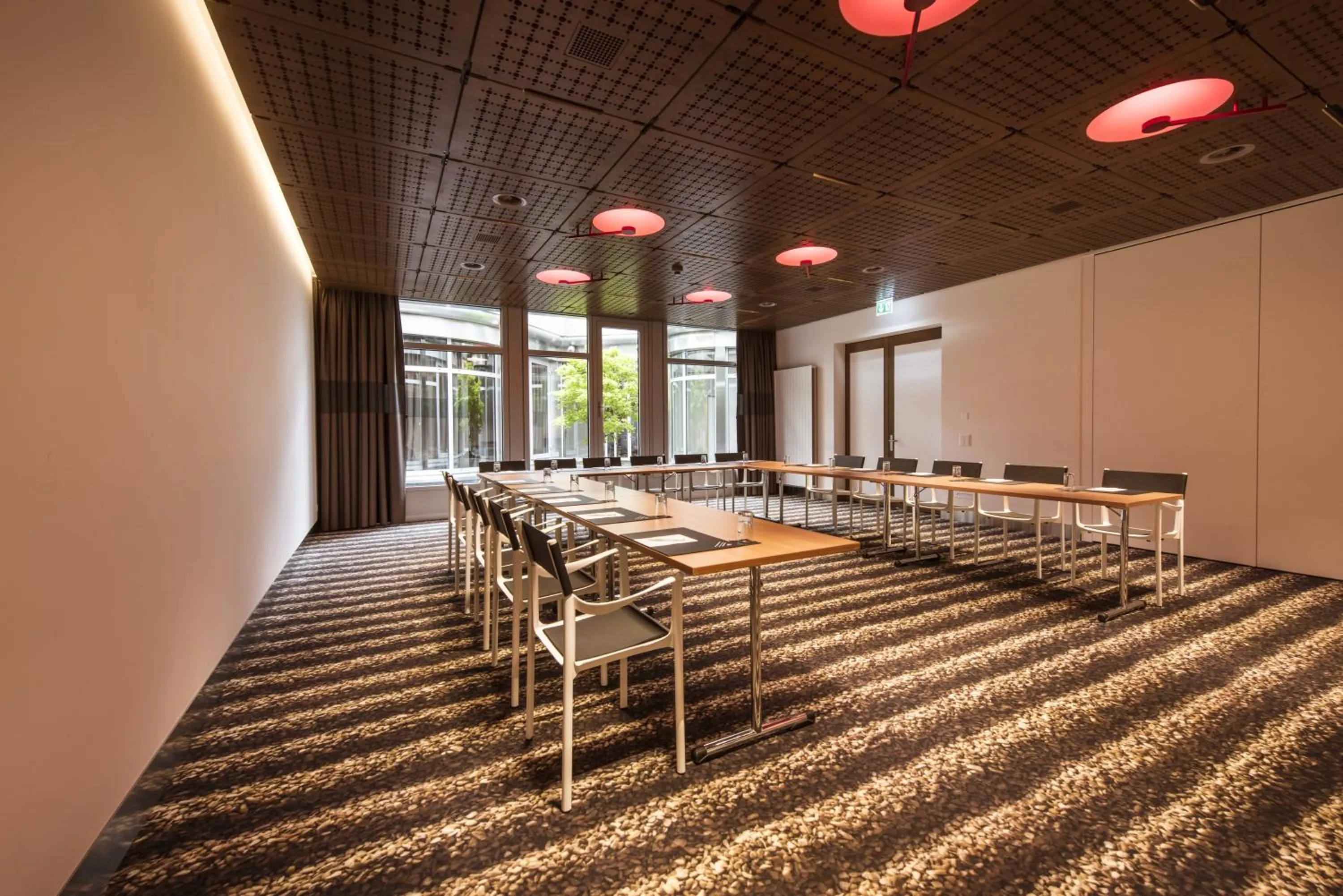 Business facilities in Hotel Ambassador