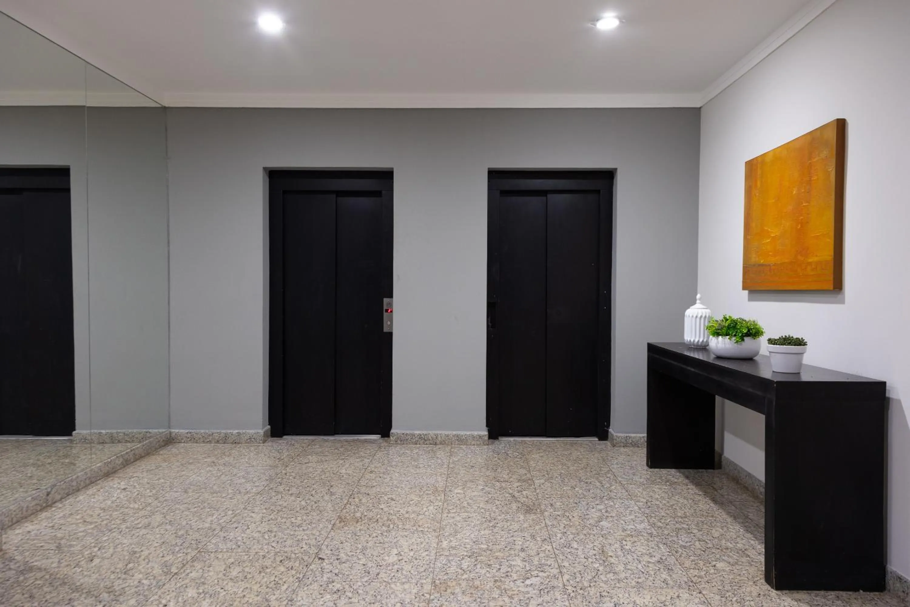 elevator in BOMBONATO PALACE HOTEL