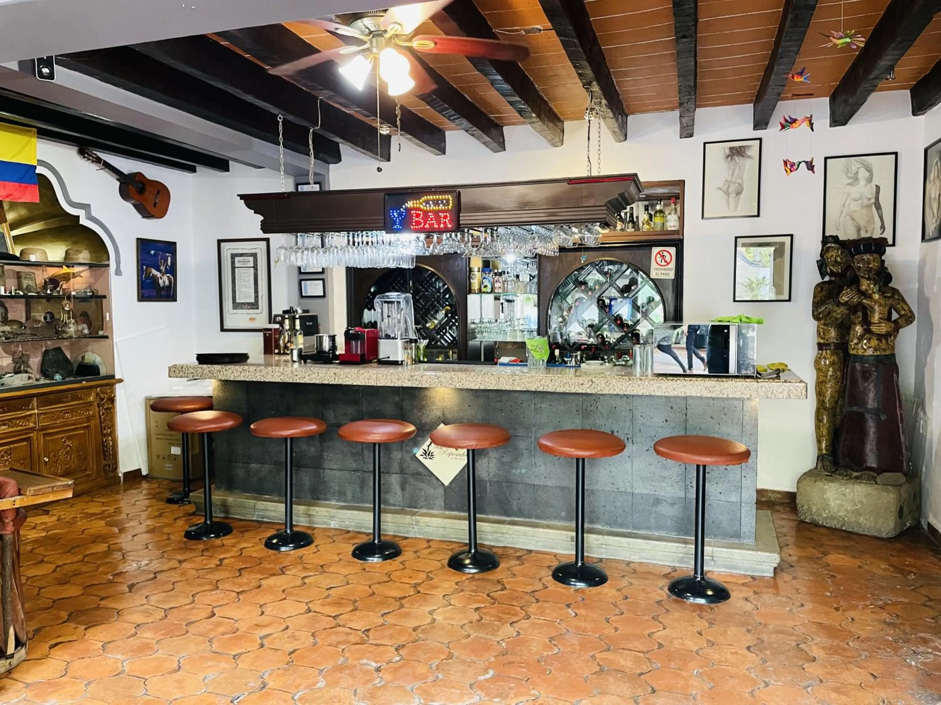 Lounge or bar in Villa Bonita Les Terrasses